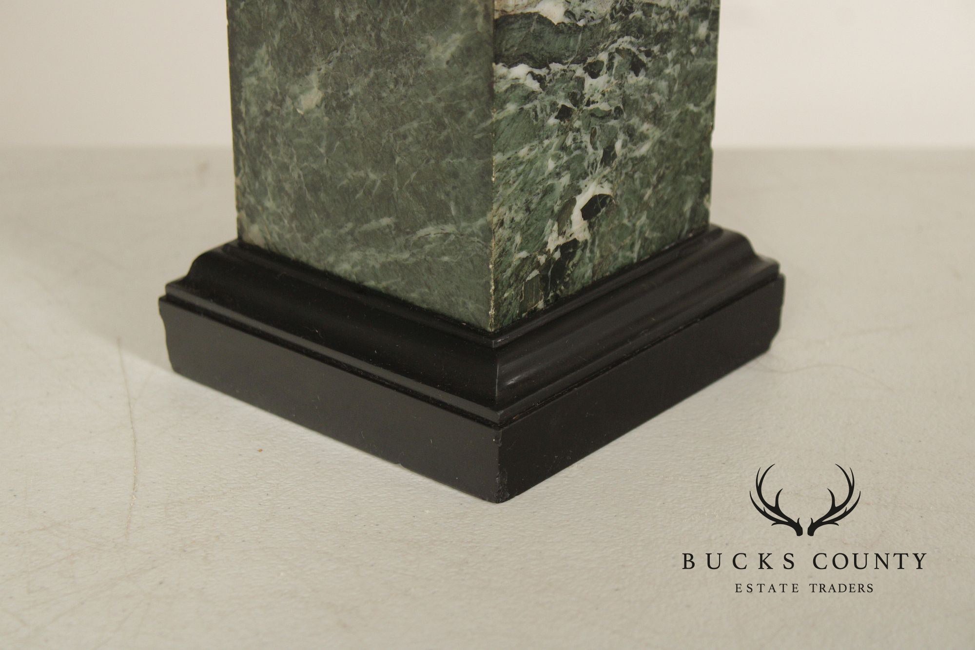 Benedetto Boschetti Classical Style Pair of Bronze Urn Table Lamps