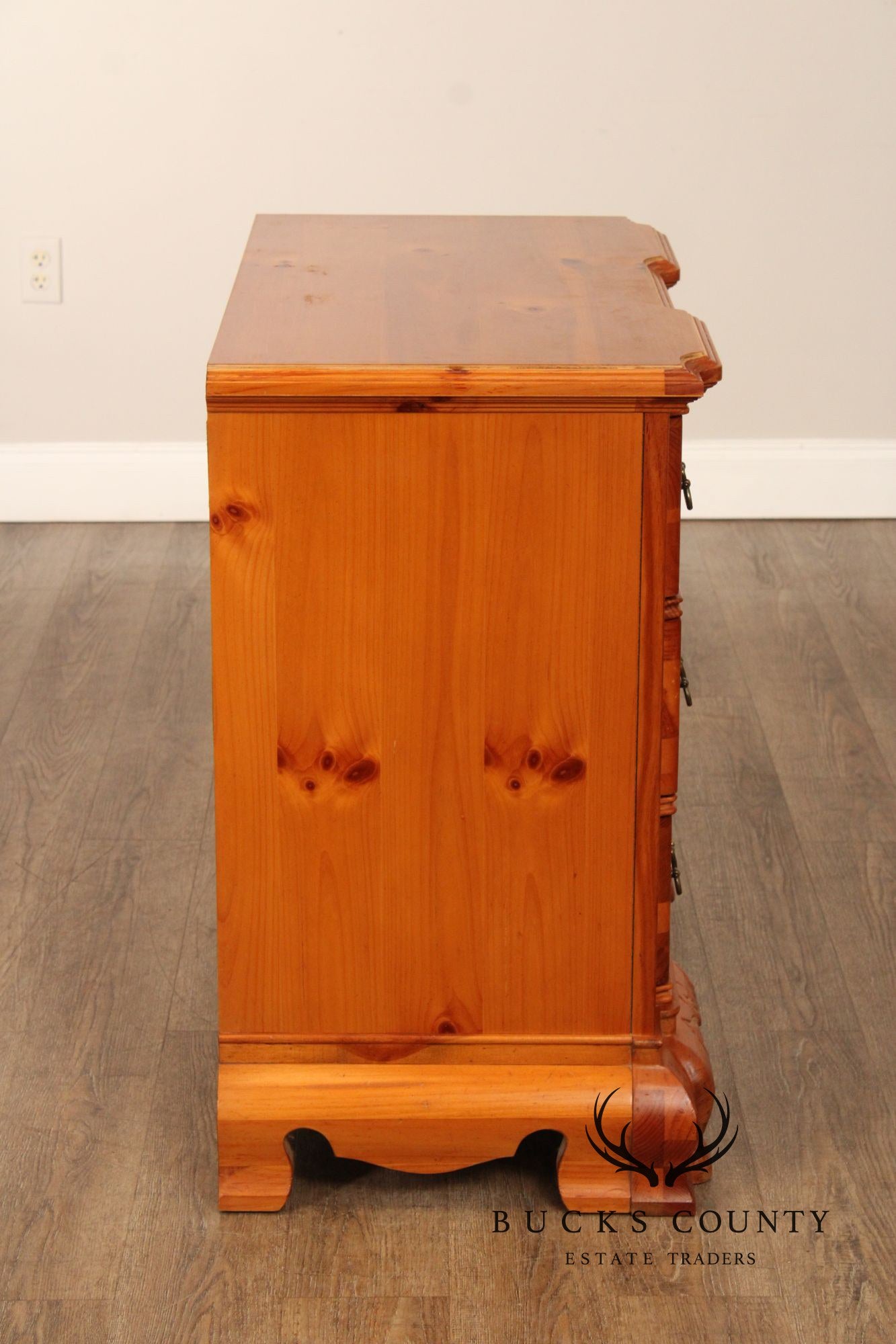 Pulaski Furniture Pair of Pine Goddard Chests