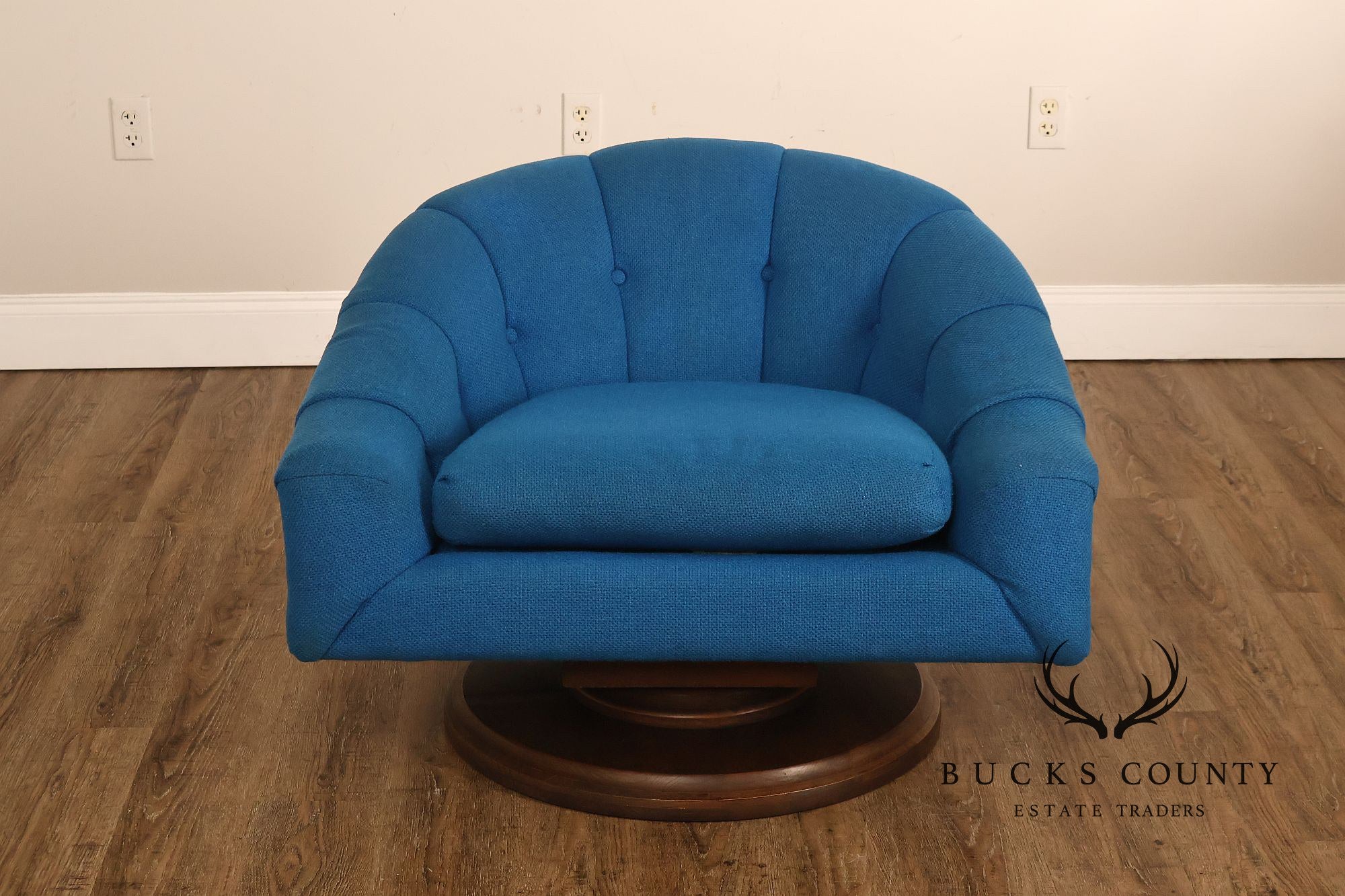 Schnadig Mid Century Modern  Blue Upholstered Swivel Lounge Chair