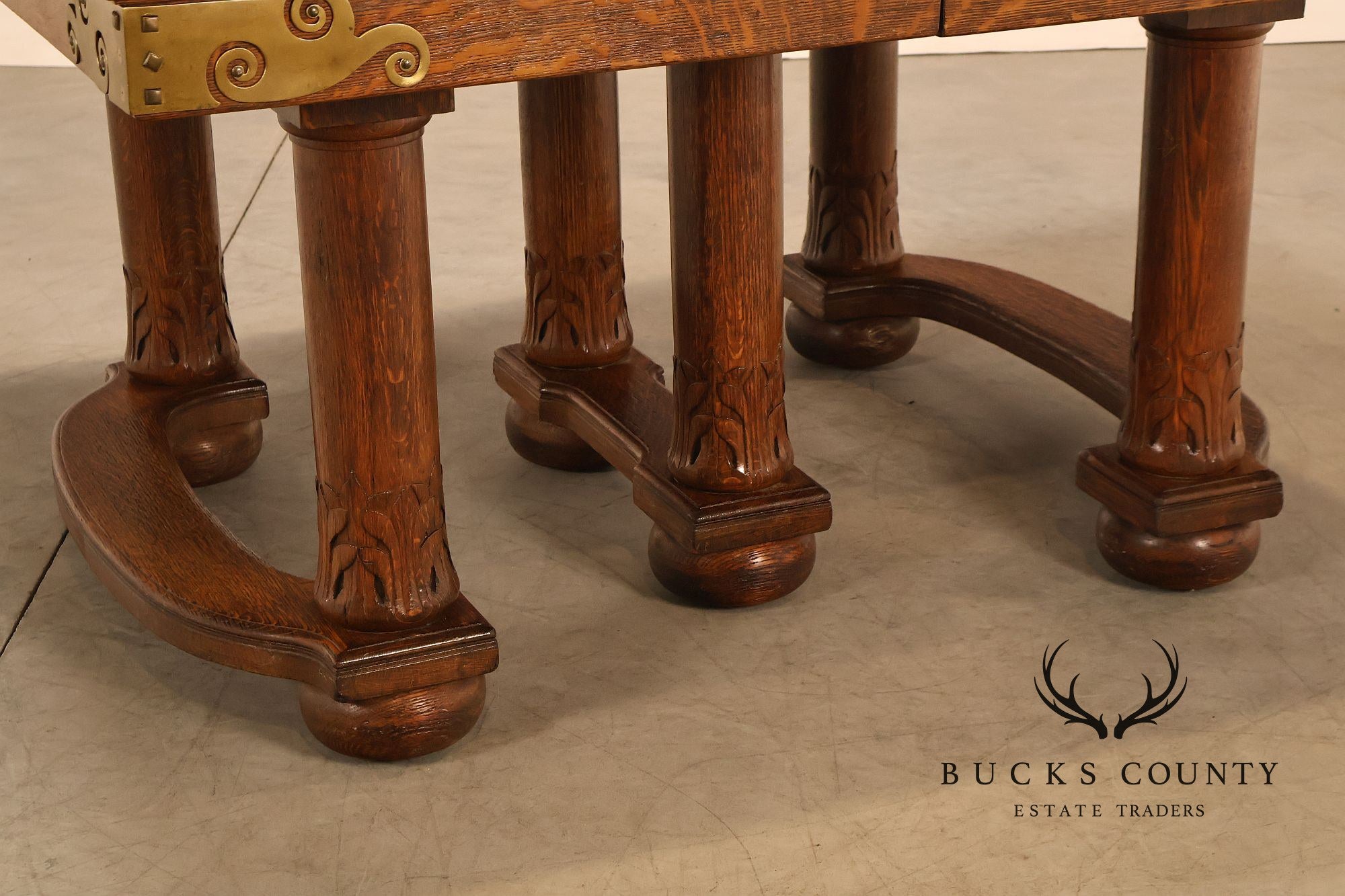 Antique Victorian Oak Expandable Dining Table