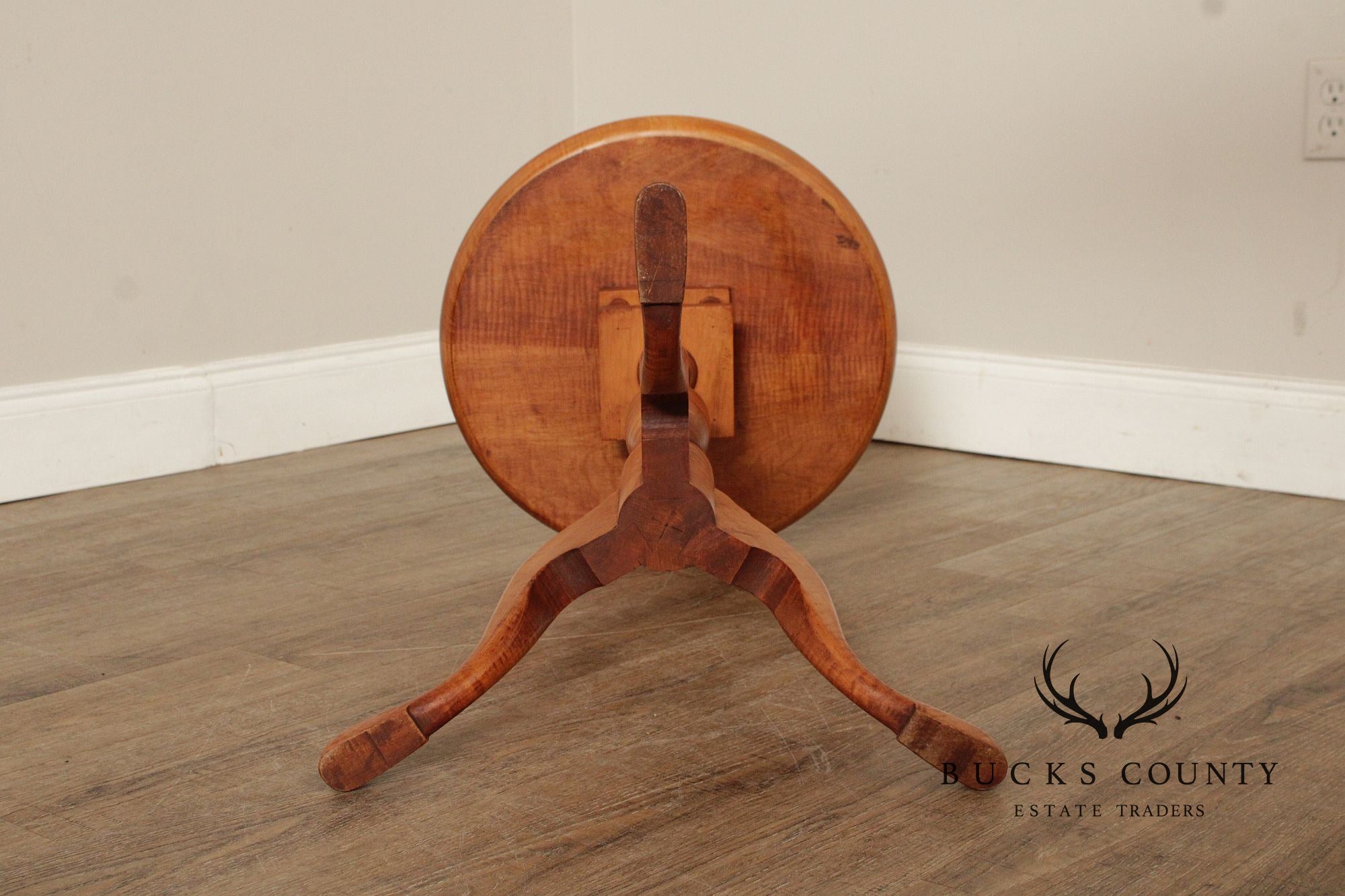Custom Quality Queen Anne Style Tiger Maple Round Side Table