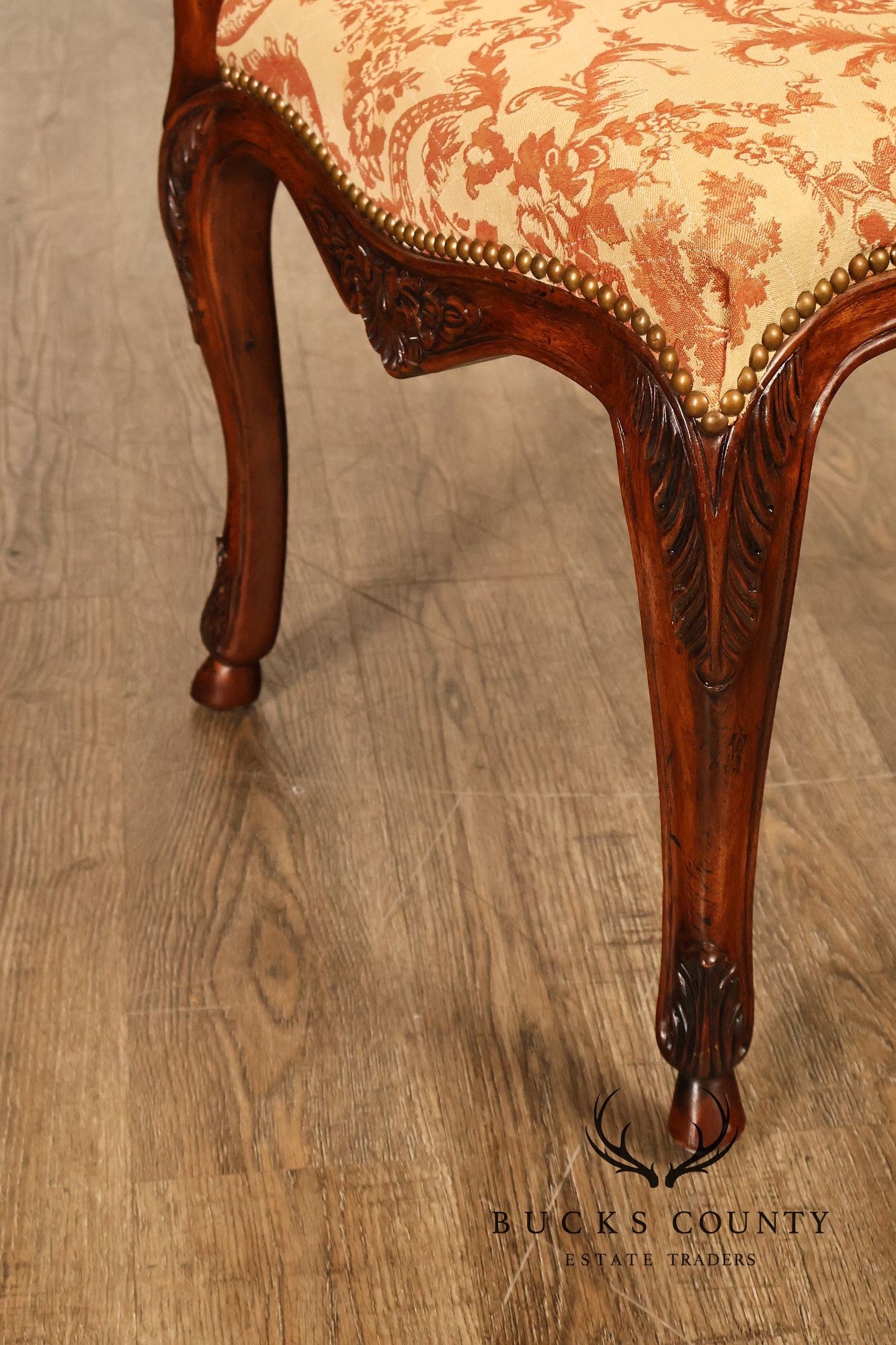 Henredon French Louis XV Style Pair of Carved Side Dining Chairs