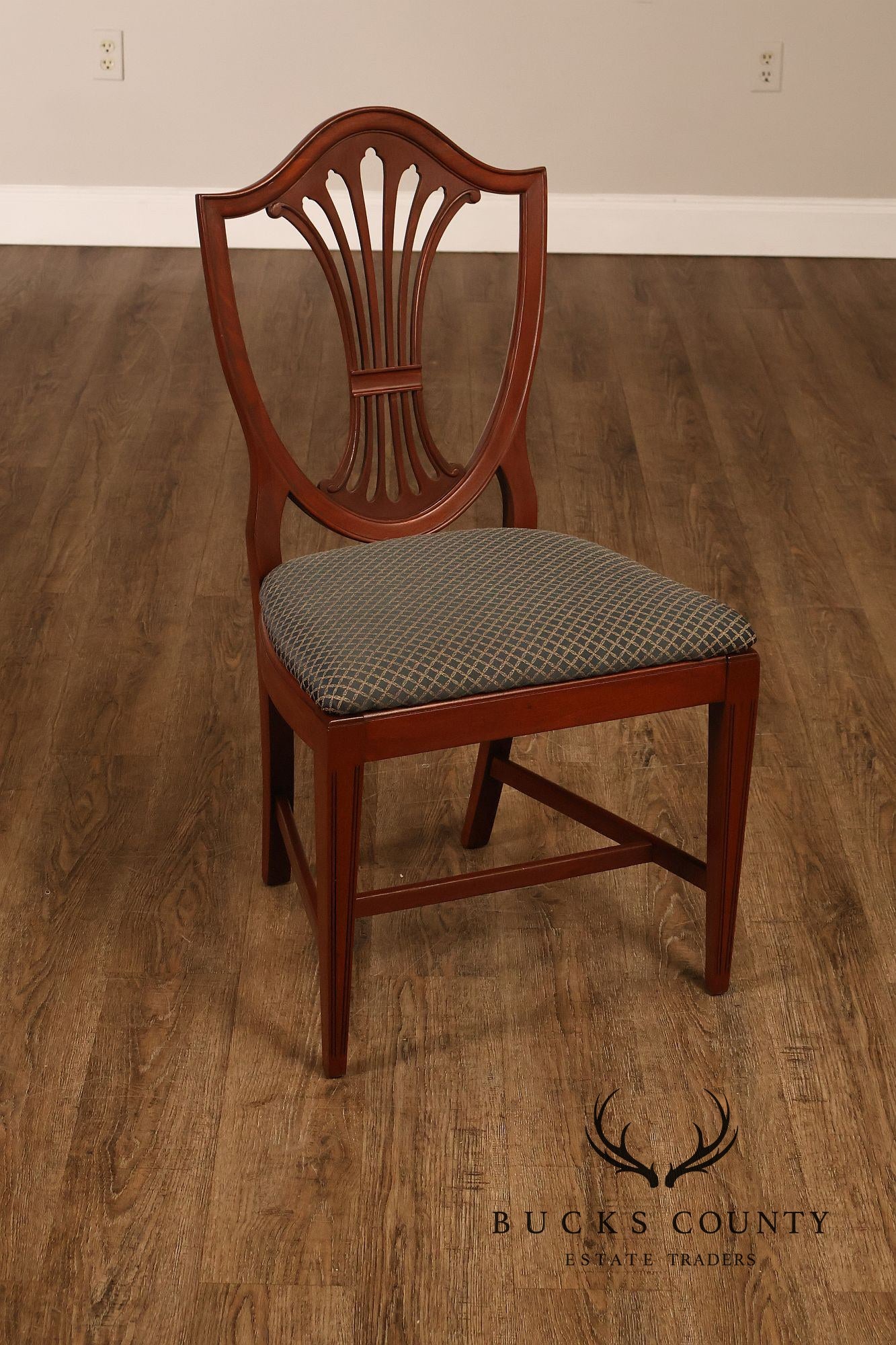 Hepplewhite Style Vintage 1940's Set of 6 Mahogany Shield Back Dining Chairs