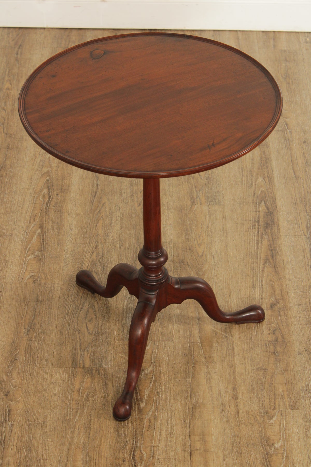 Queen Anne Style Antique Mahogany Tilt-Top Tea Table
