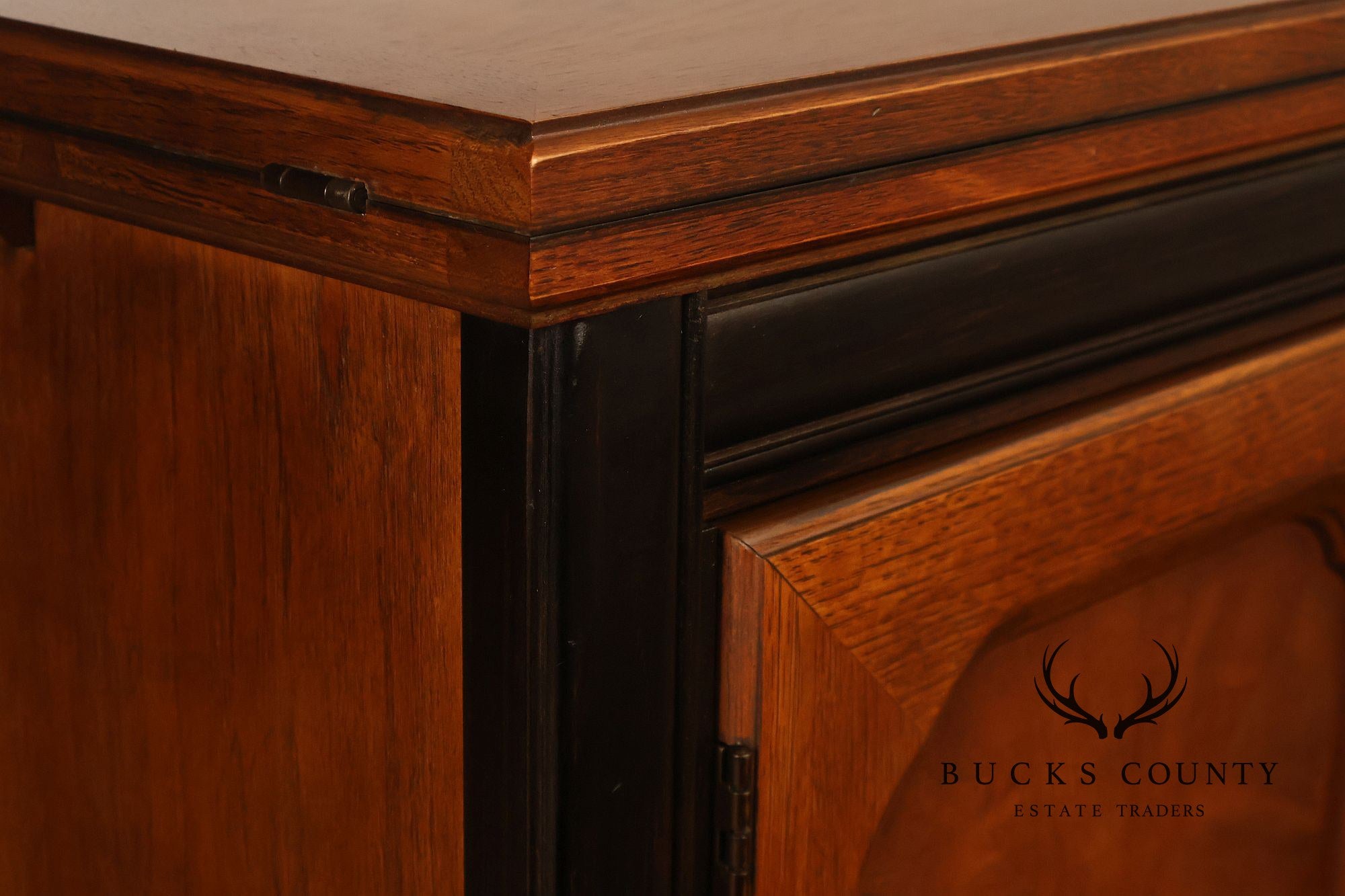 Thomasville 'Embassy' Asian Inspired Flip-Top Server
