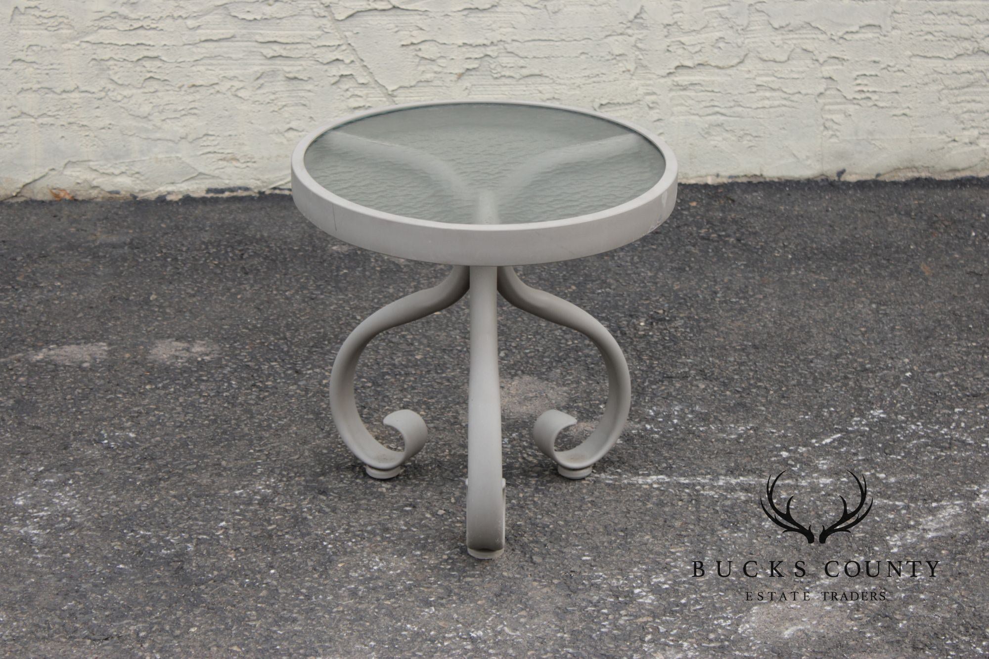 Woodard 'Ramsgate' Glass Top Aluminum Outdoor Round Patio Side Table