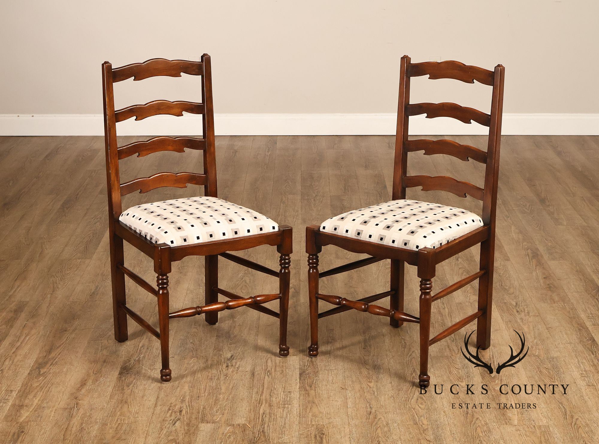 English Traditional Set Of Eight Custom Quality Ladderback Dining Chairs