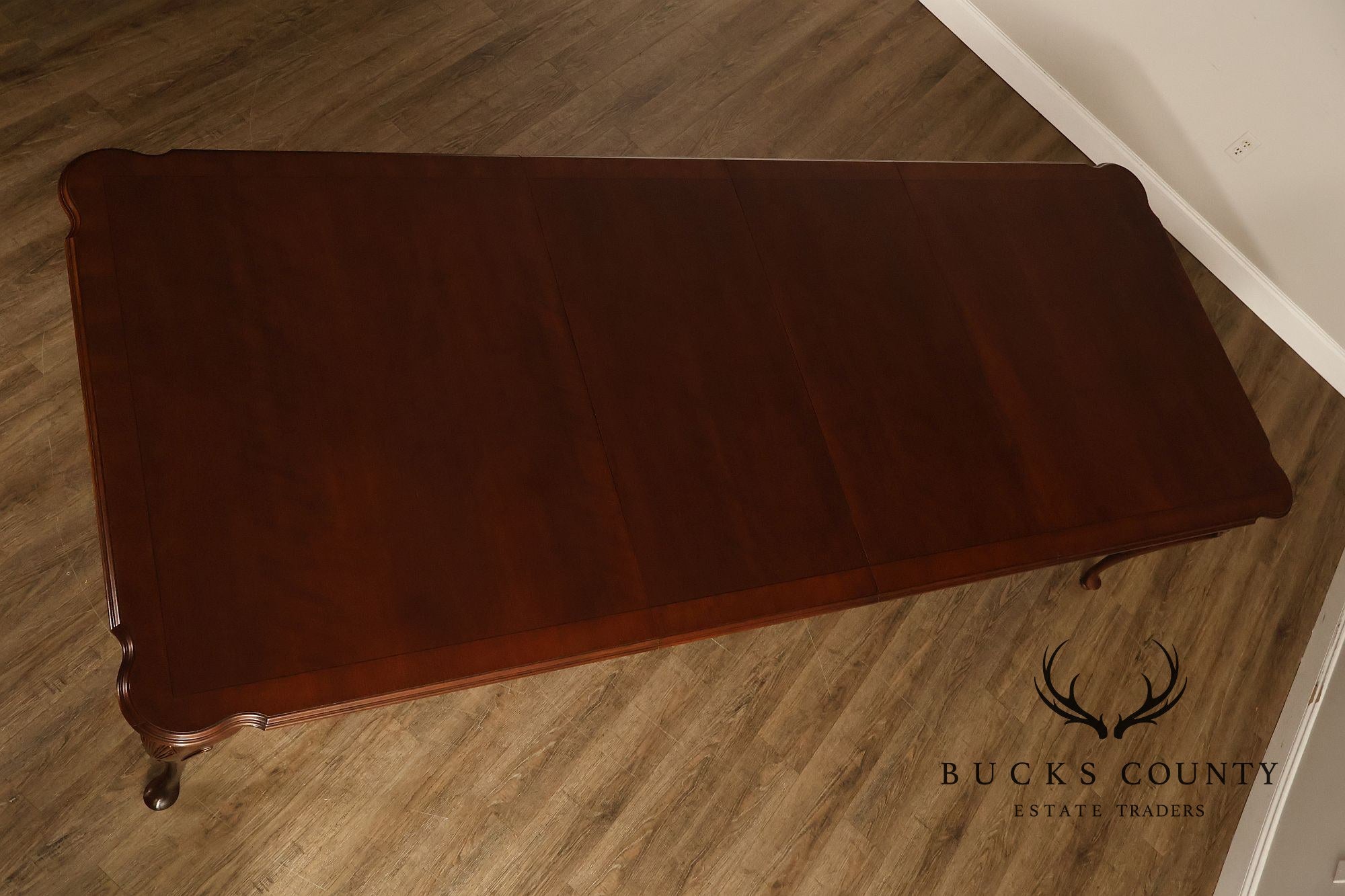 Ethan Allen Queen Anne Style Expandable Cherry Dining Table