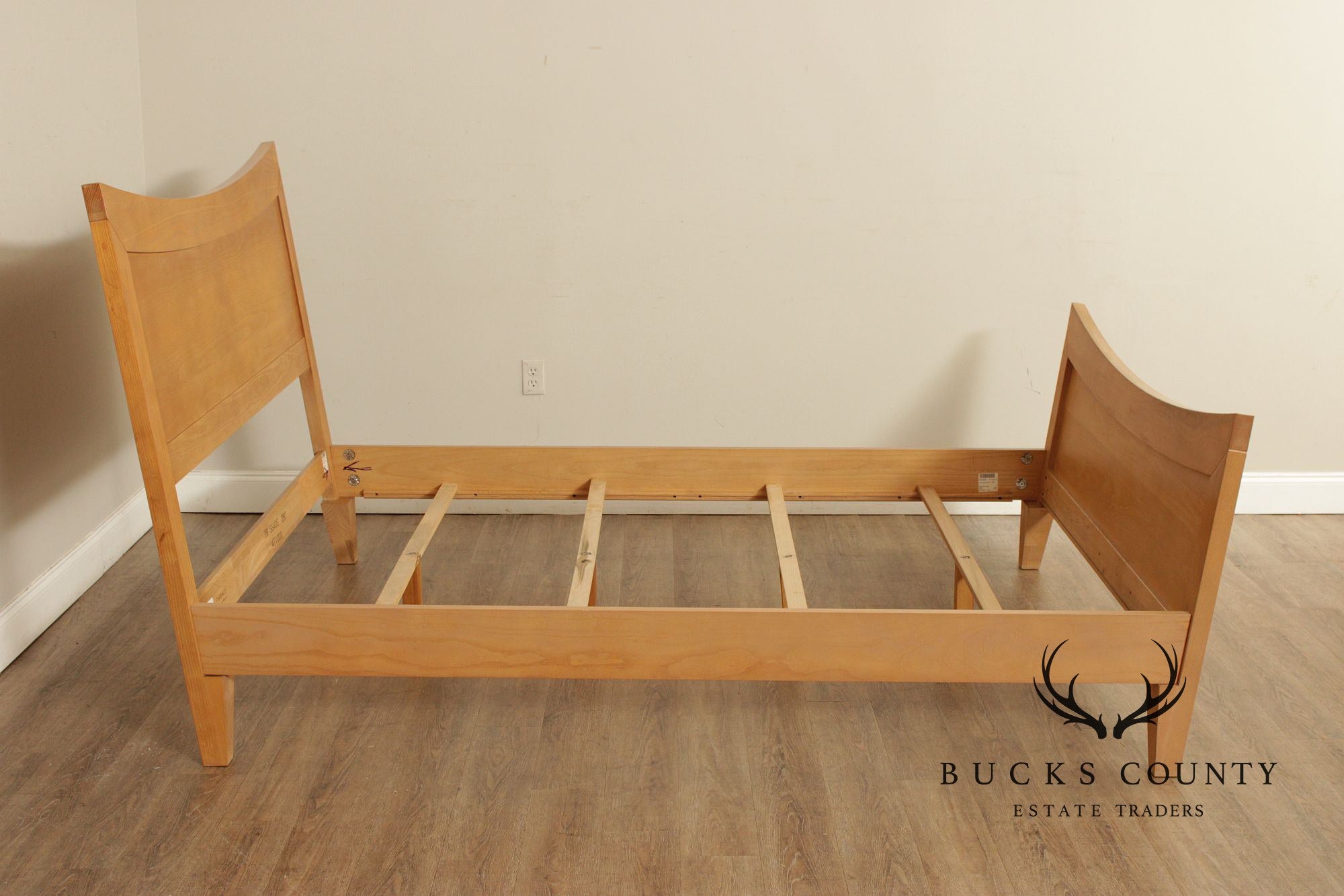 Ethan Allen Horizon Collection Queen Size Bed