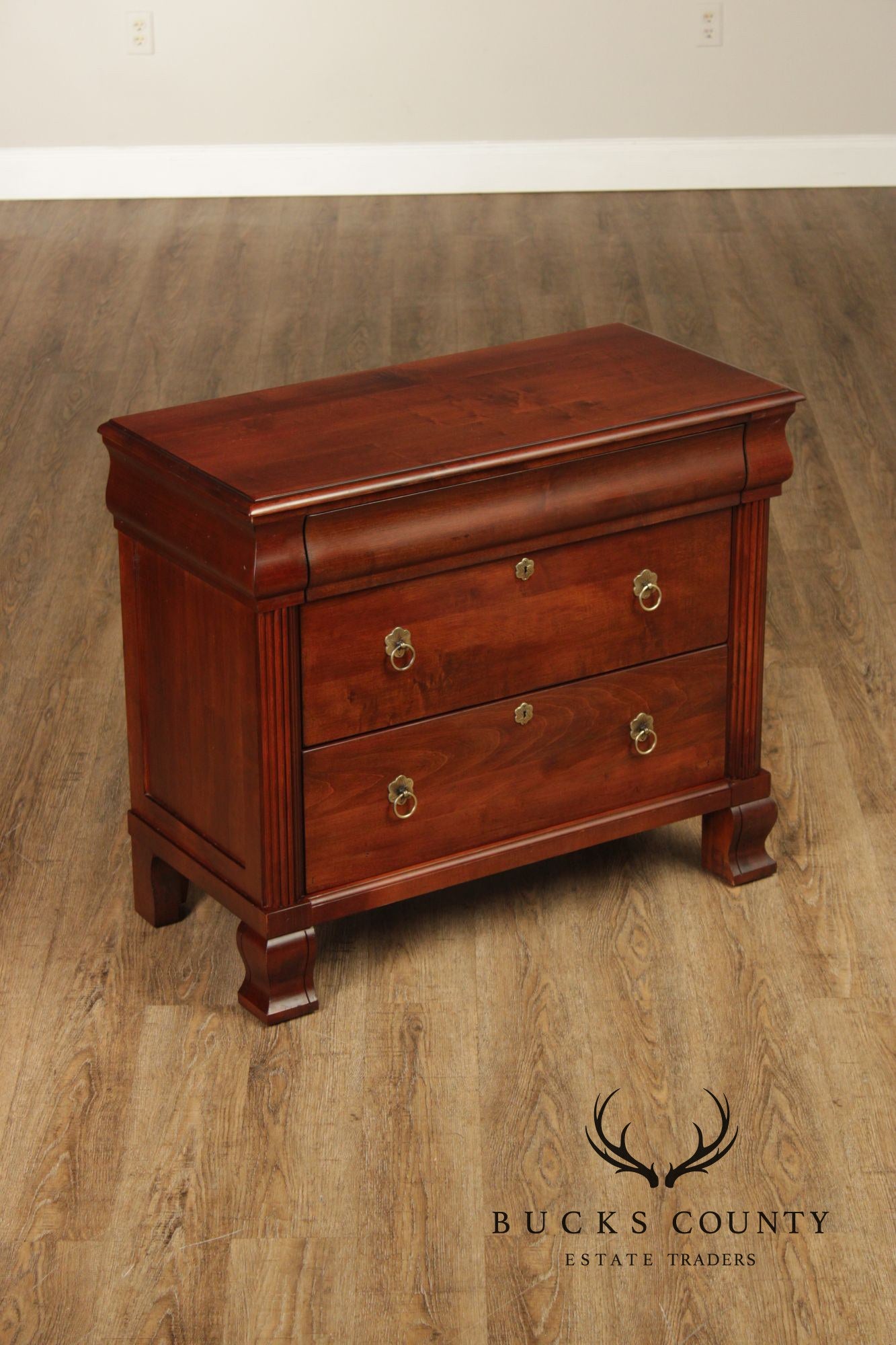 Ethan Allen British Classics Pair Of 'Daryn' Chest Nightstands