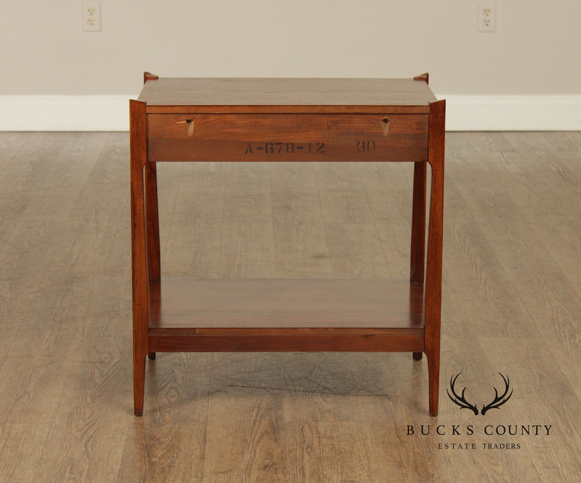 Thomasville Motif Mid Century Modern Walnut Pair Of One Drawer Nightstands