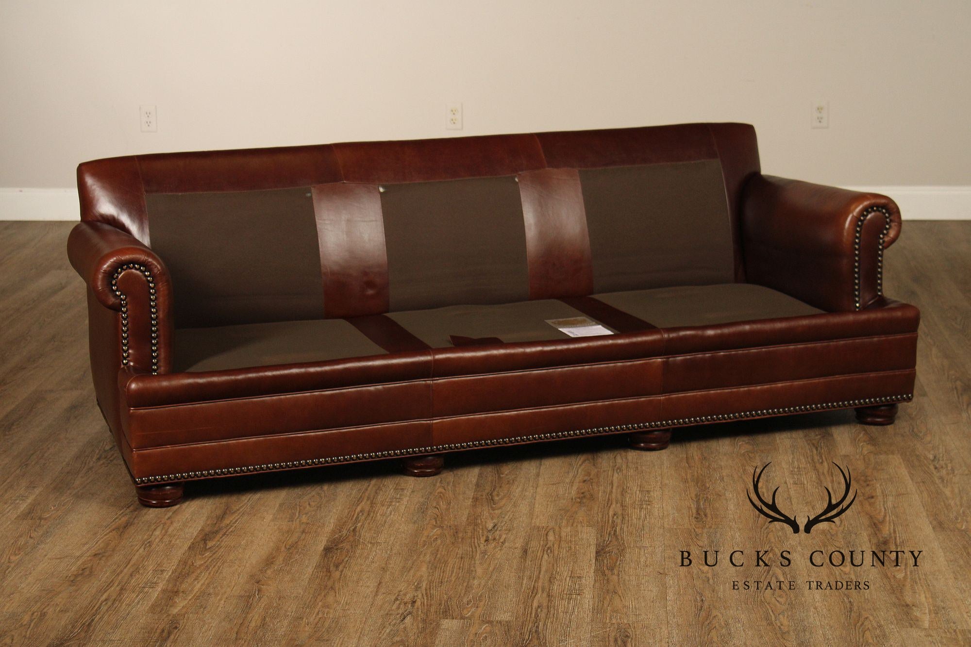 HANCOCK & MOORE ENGLISH TRADITIONAL STYLE BROWN LEATHER SOFA