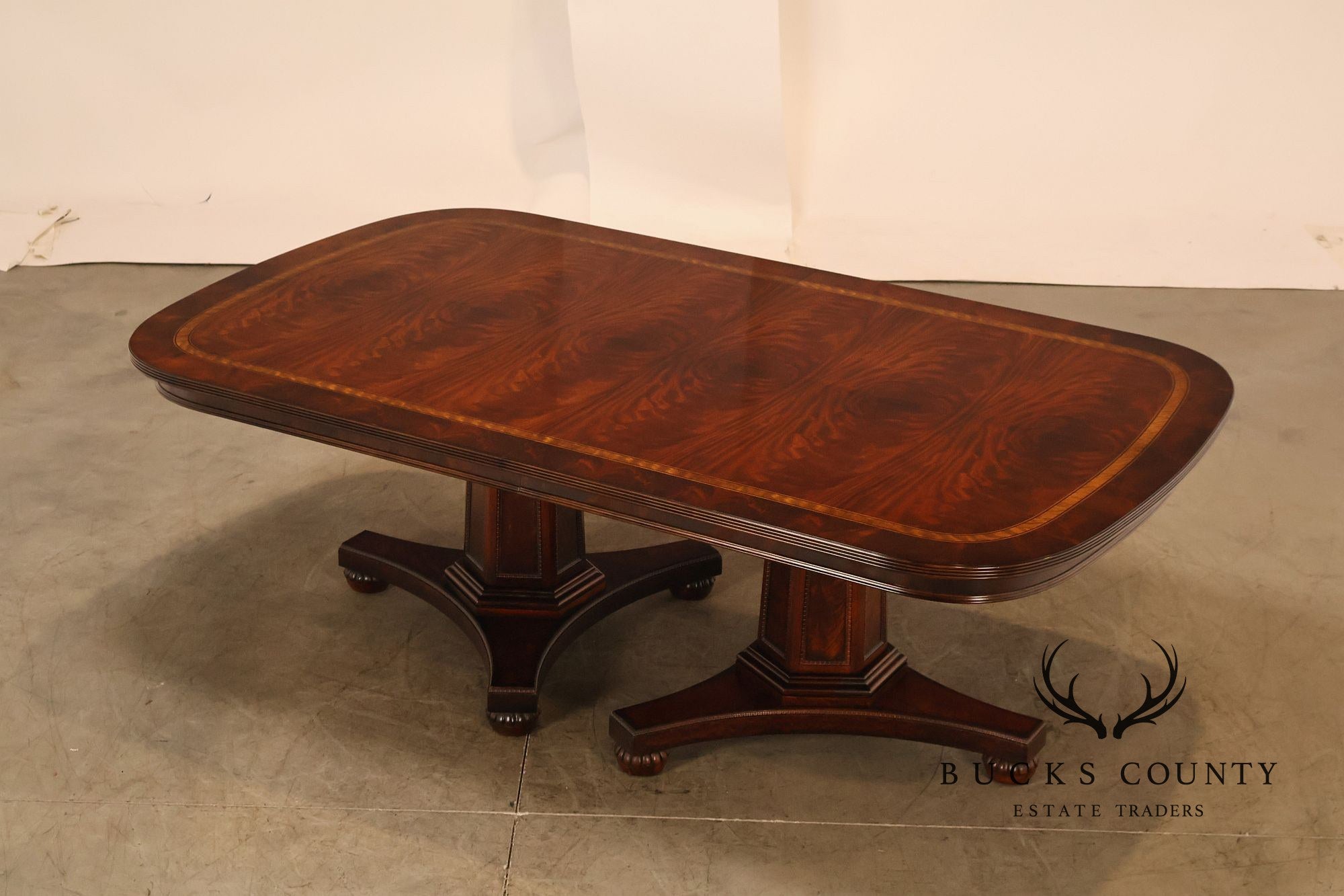 Henredon Historic Natchez Collection Mahogany Extendable Dining Table