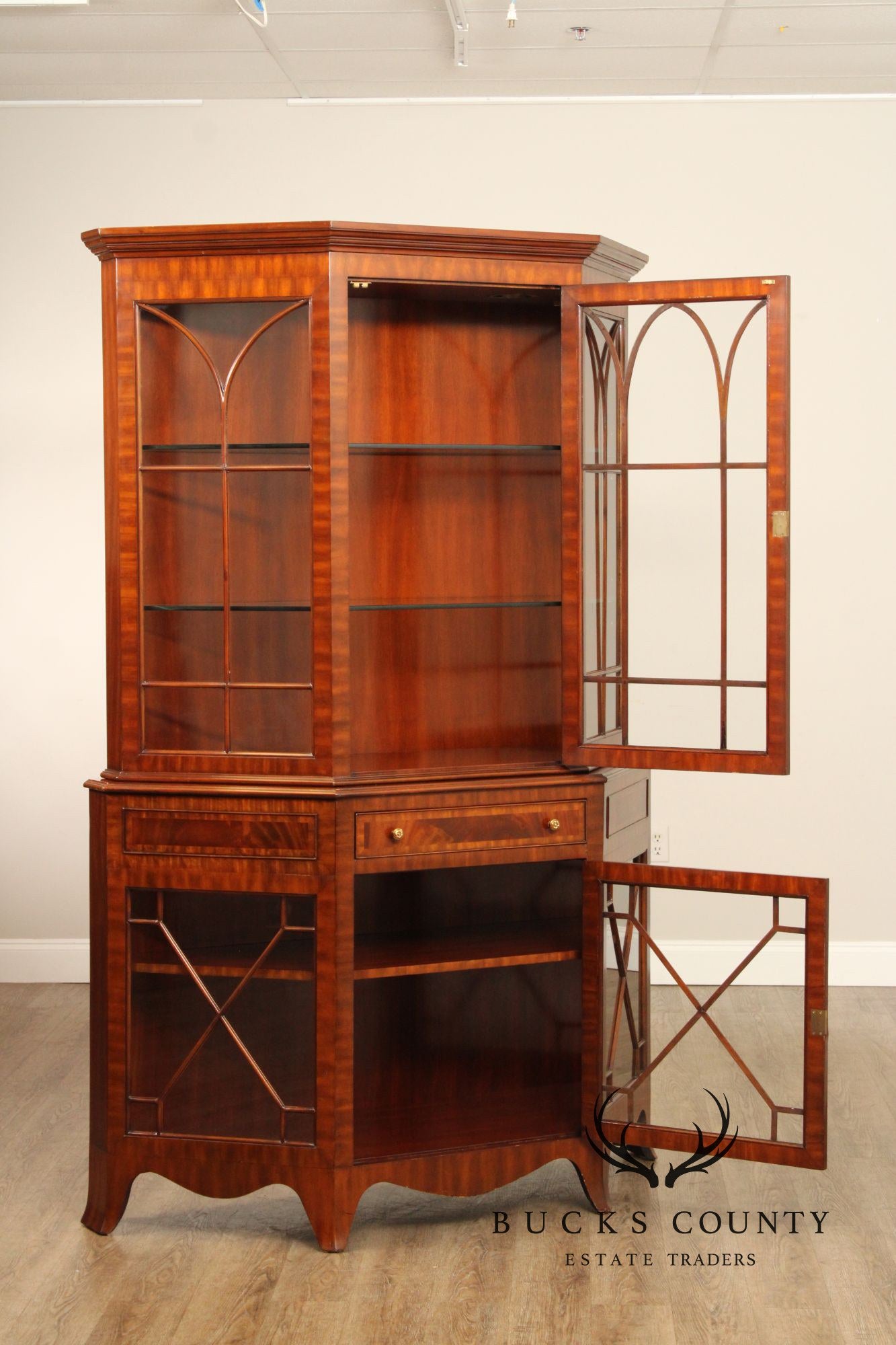 MAITLAND SMITH  REGENCY STYLE MAHOGANY CHINA DISPLAY CABINET