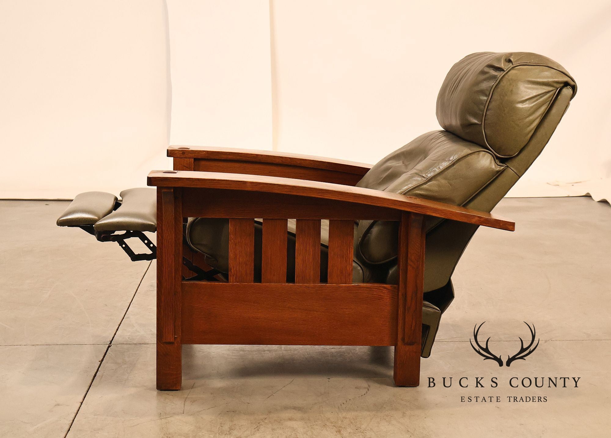 Stickley Mission Collection Oak Bustle Back Bow Arm Morris Recliner
