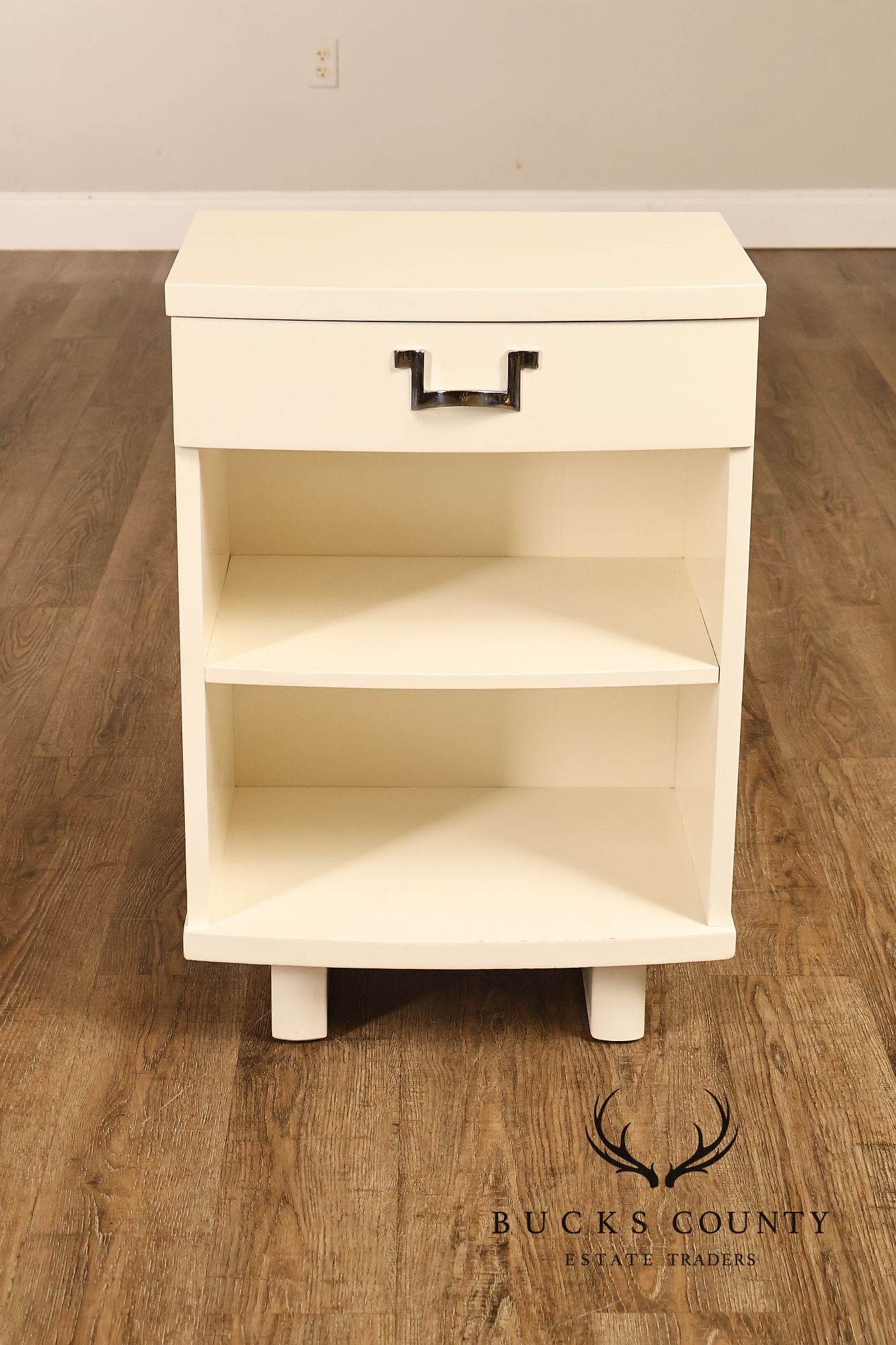 Rway Mid Century Modern Pair of White Lacquer Nightstands