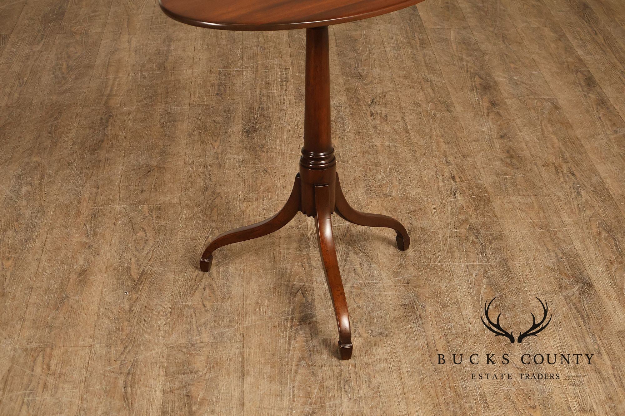 Kittinger Colonial Williamsburg Mahogany Oval Tilt Top Table
