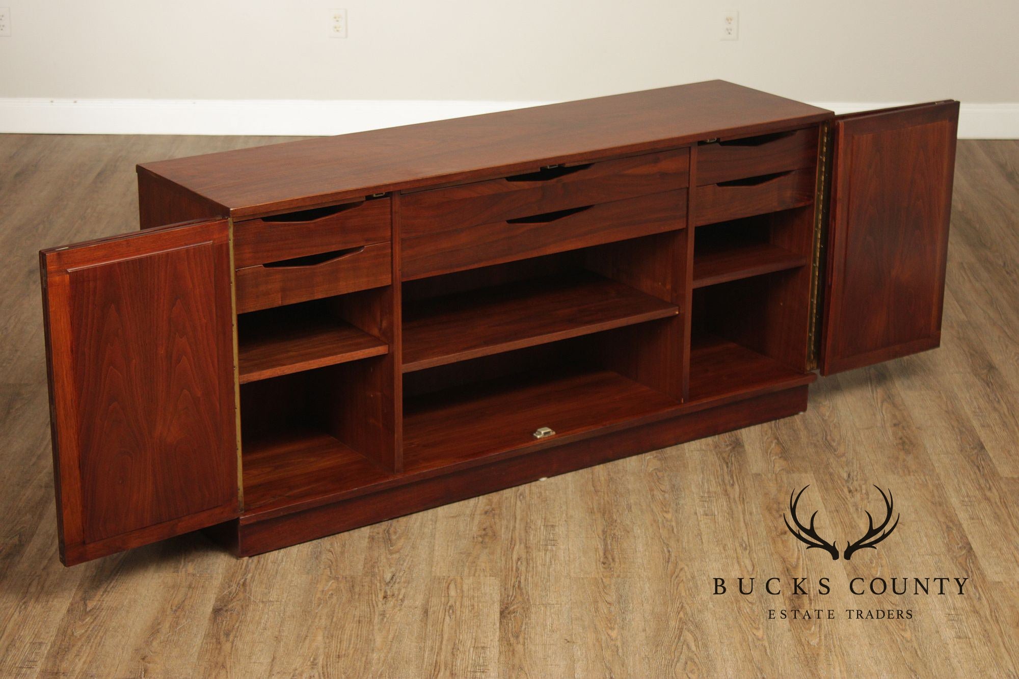 Jack Cartwright Mid-Century Modern Walnut Credenza Sideboard