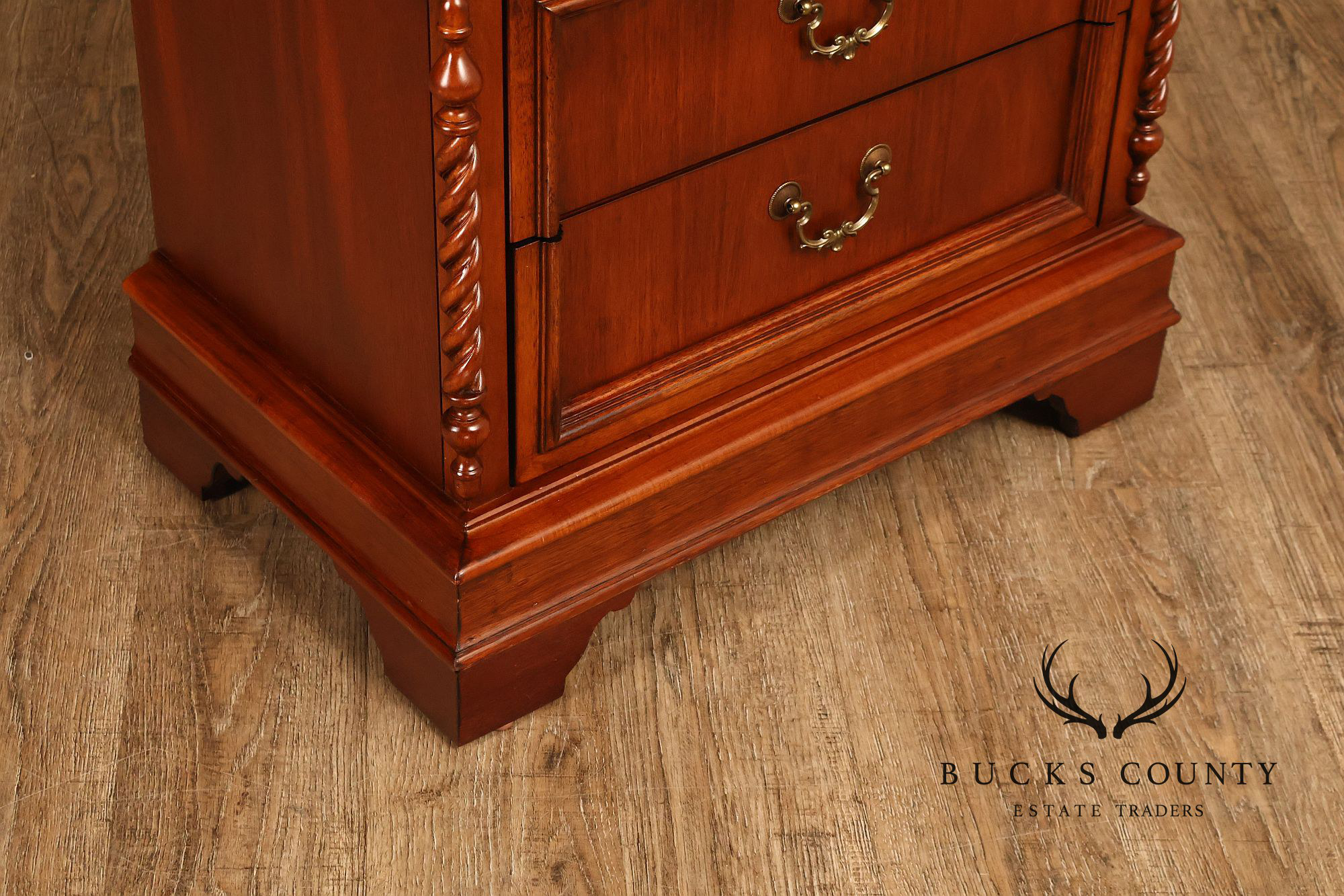 Lexington 'Vestiges' Pair of Mahogany Nightstands