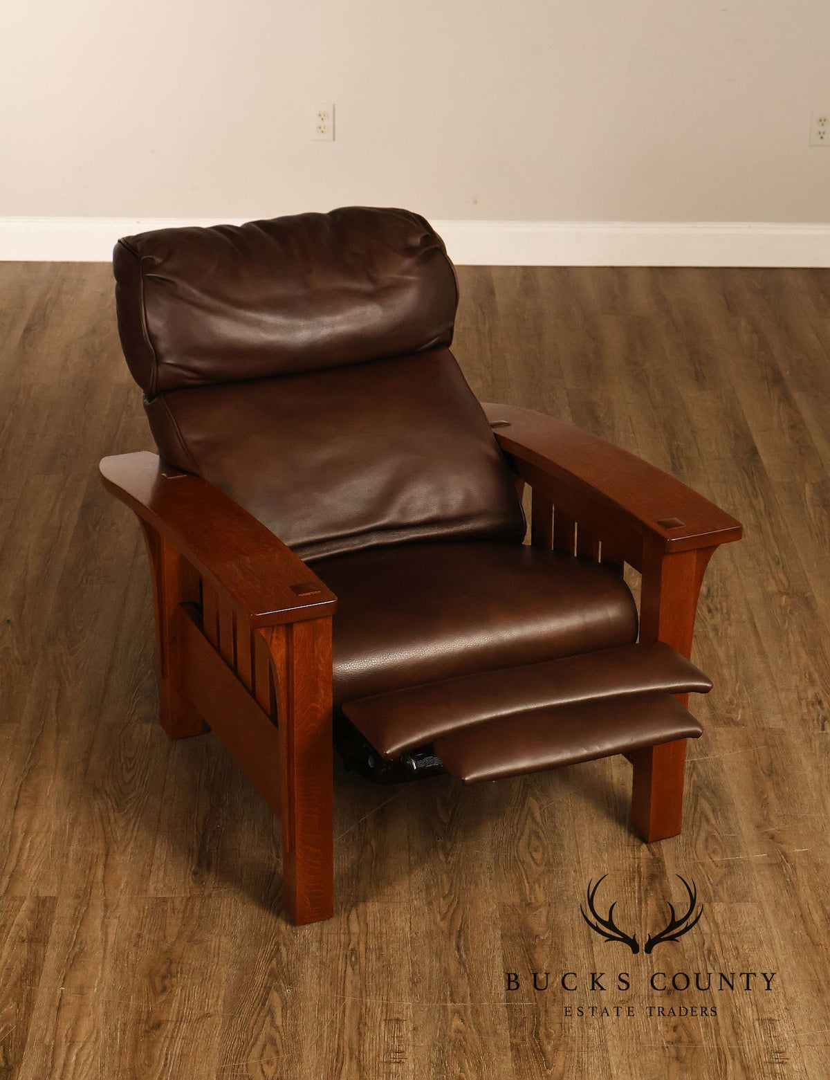 Stickley Mission Collection Pair of Bustle Back Bow Arm Morris Recliners