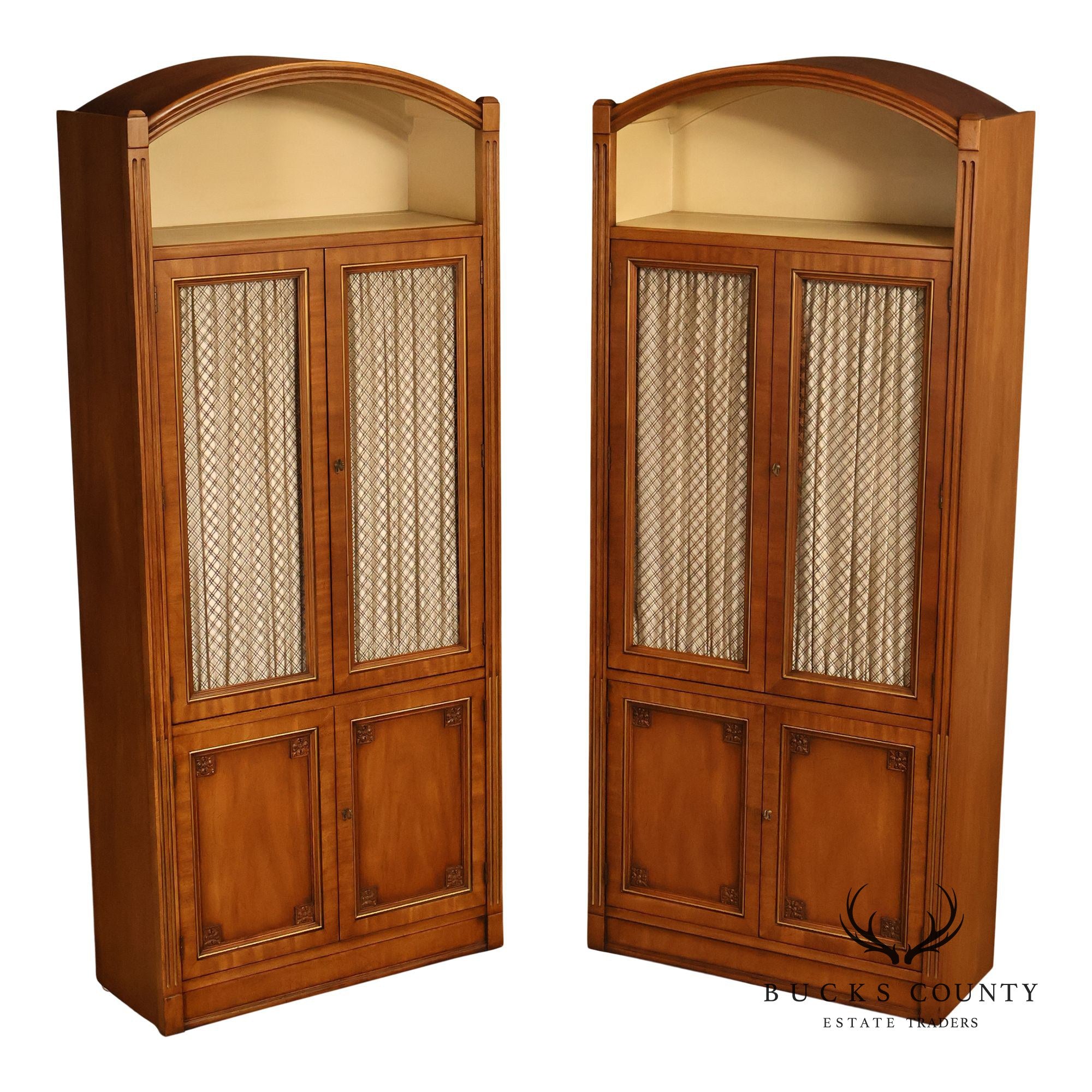 Henredon Vintage Pair Of Walnut Louis XVI Style Bookcases