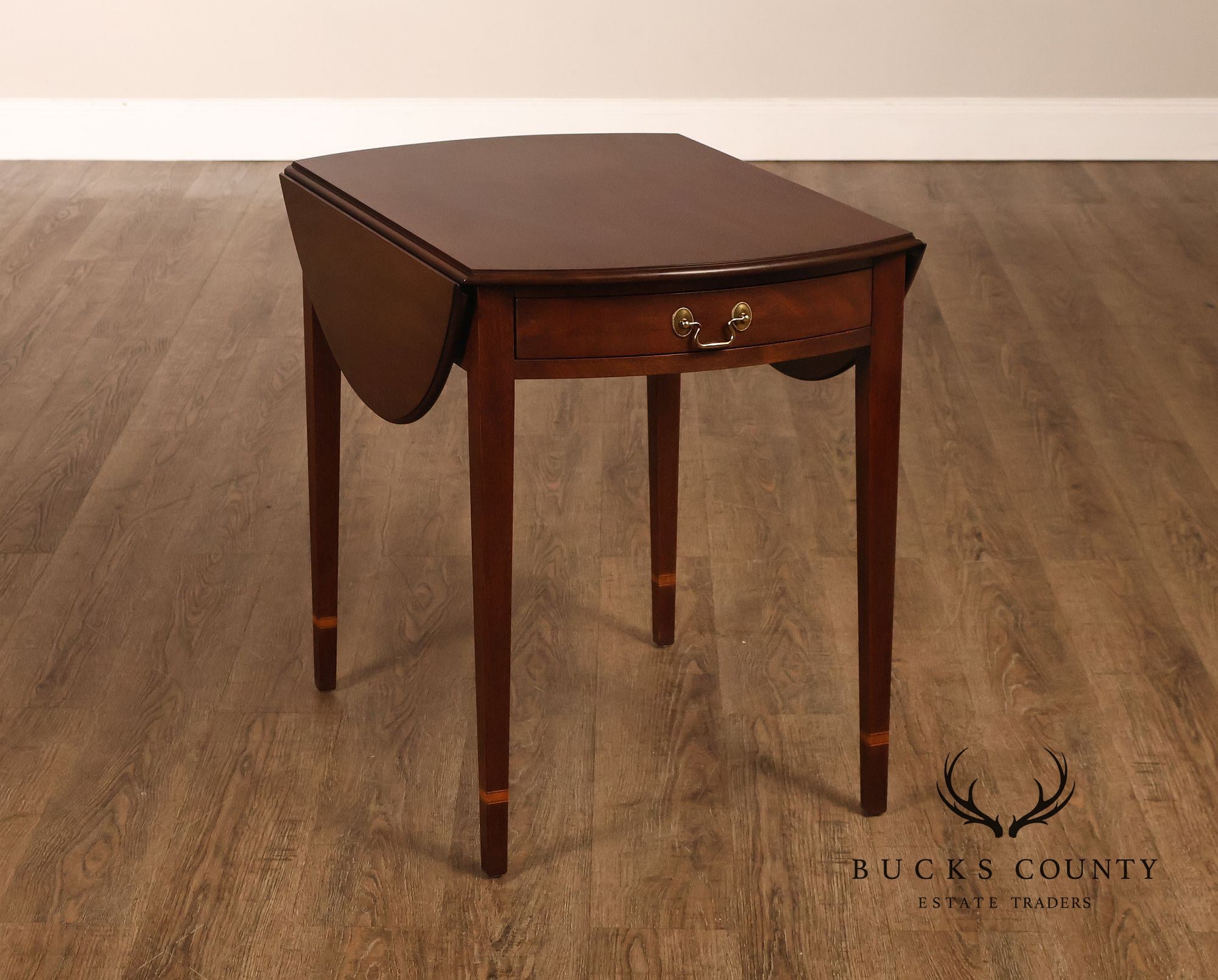 Henkel-Harris Hepplewhite Style Pair Of Mahogany Pembroke Drop Leaf Side Tables