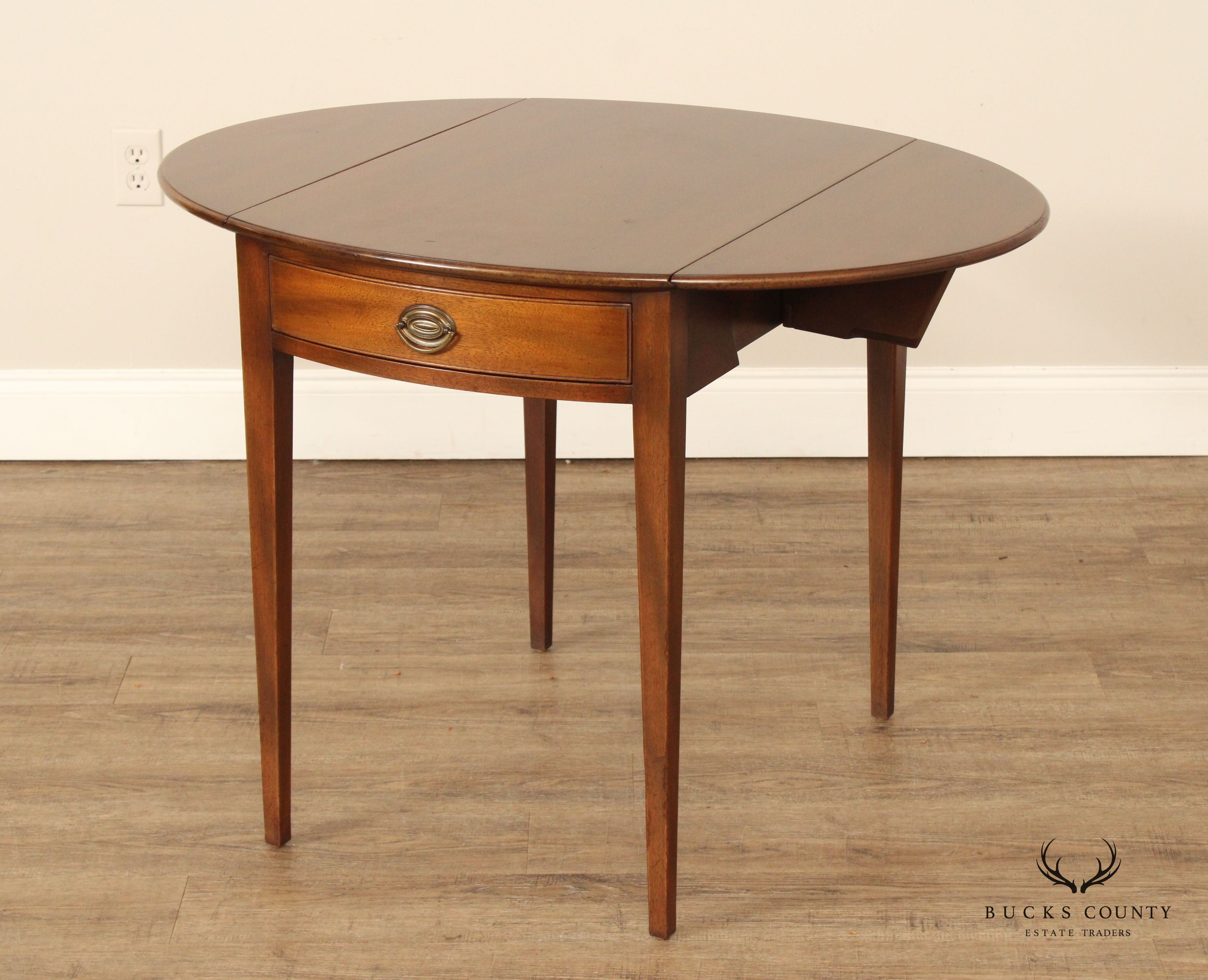 Kittinger Williamsburg Adaptation Pair of Mahogany Pembroke Tables