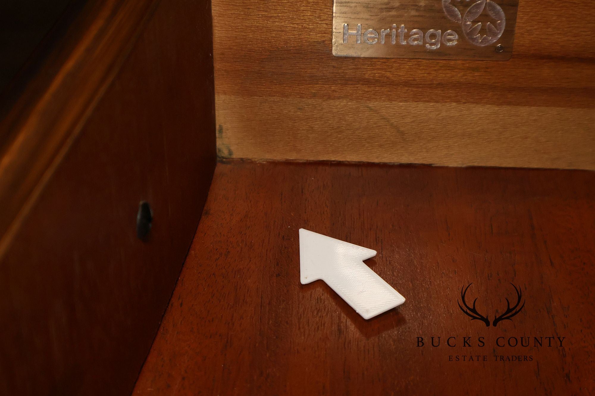 Drexel Heritage Heritage Georgian Style Mahogany Pair Of Chest Nightstands