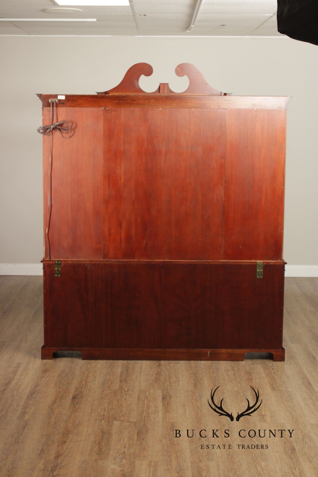 Kindel Georgian Style Mahogany China Cabinet