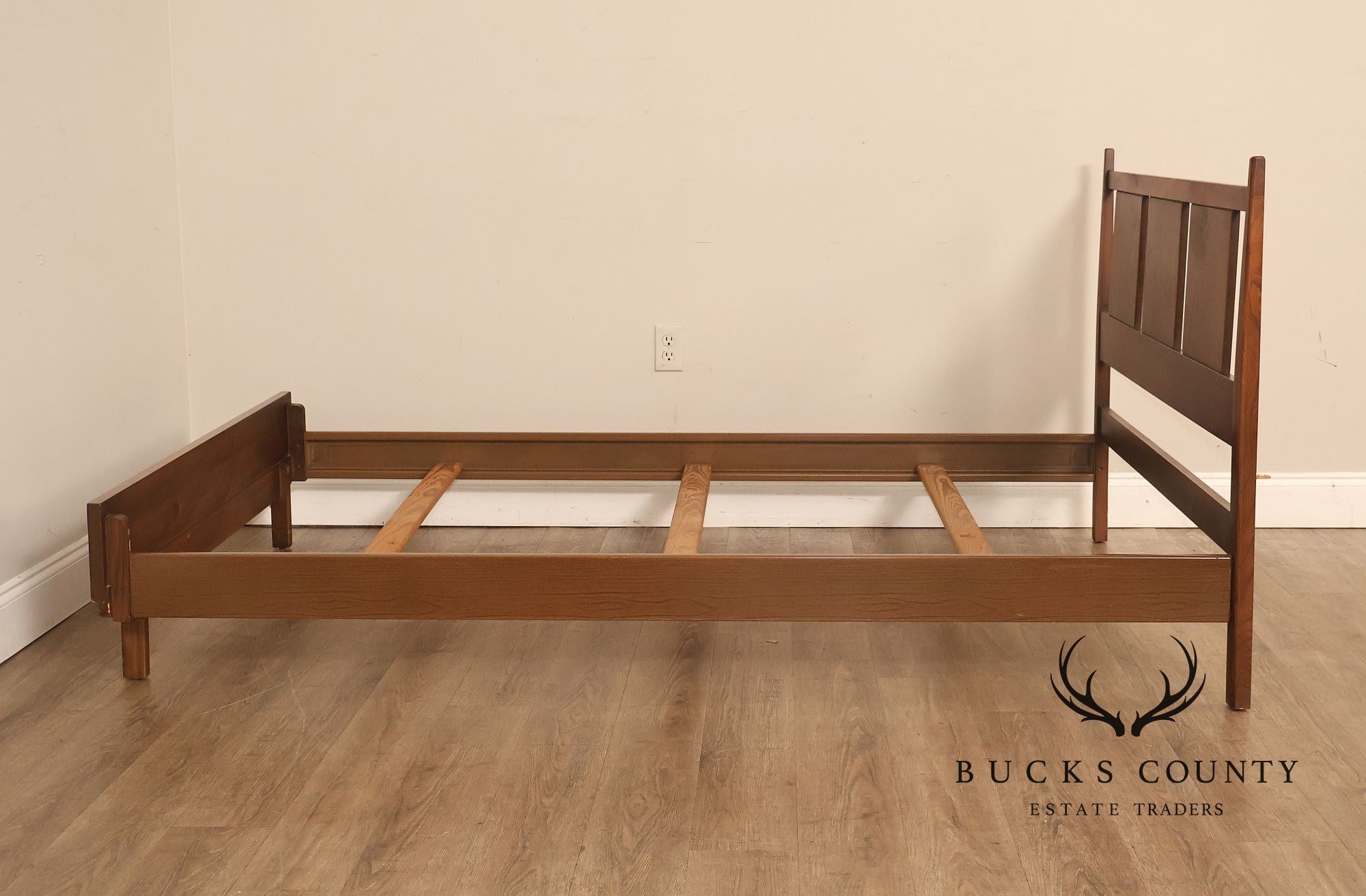 Vintage Lane Mid-Century Modern Walnut Full Size Bed