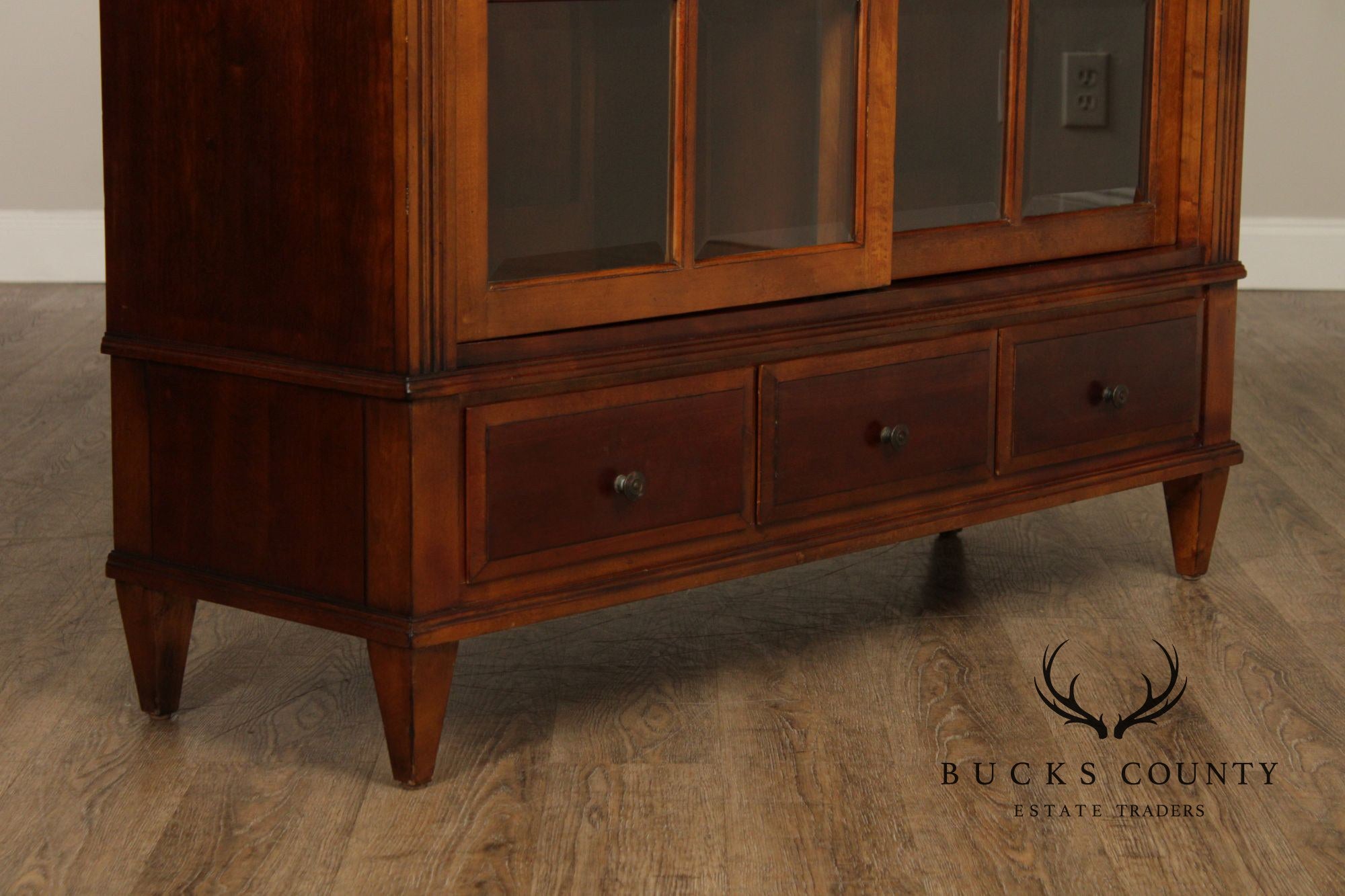 Ethan Allen Traditional Style Lighted Sliding Door Bookcase Display Cabinet