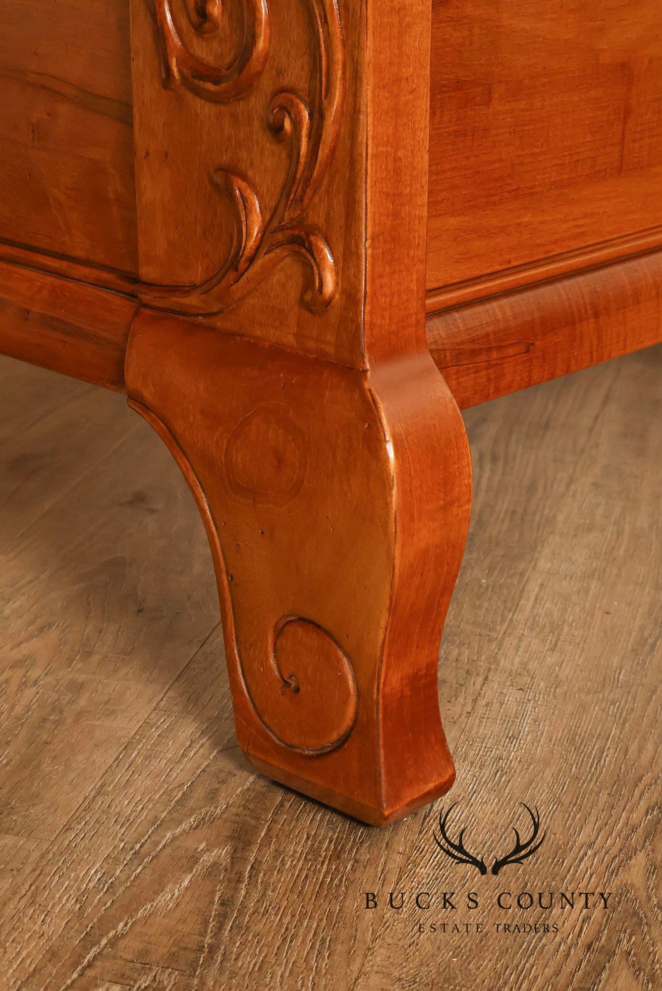 Ethan Allen 'Legacy' French Country Style Queen Sleigh Bedframe