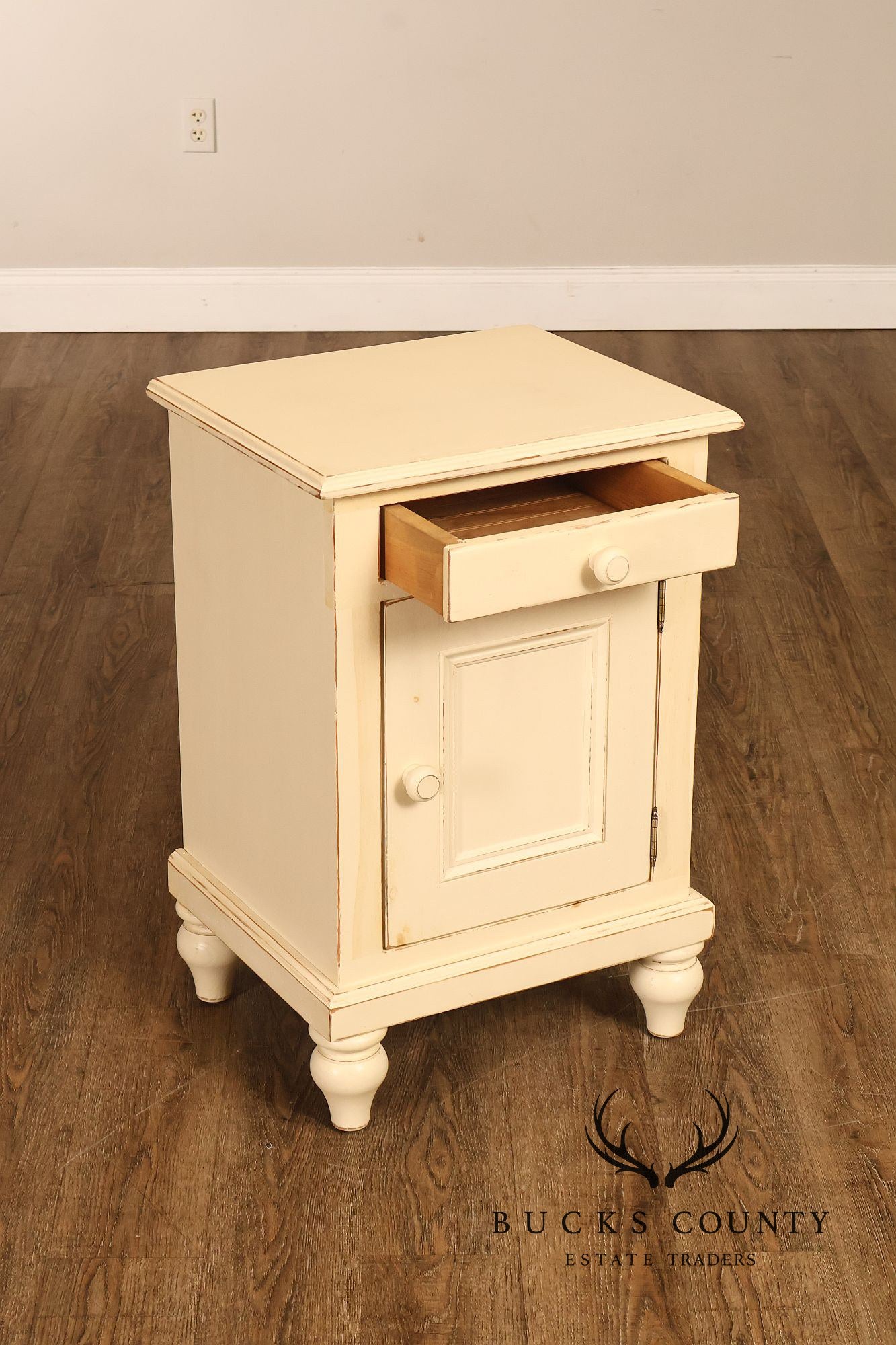 Coastal Style Pair of Painted Bedside Cabinets