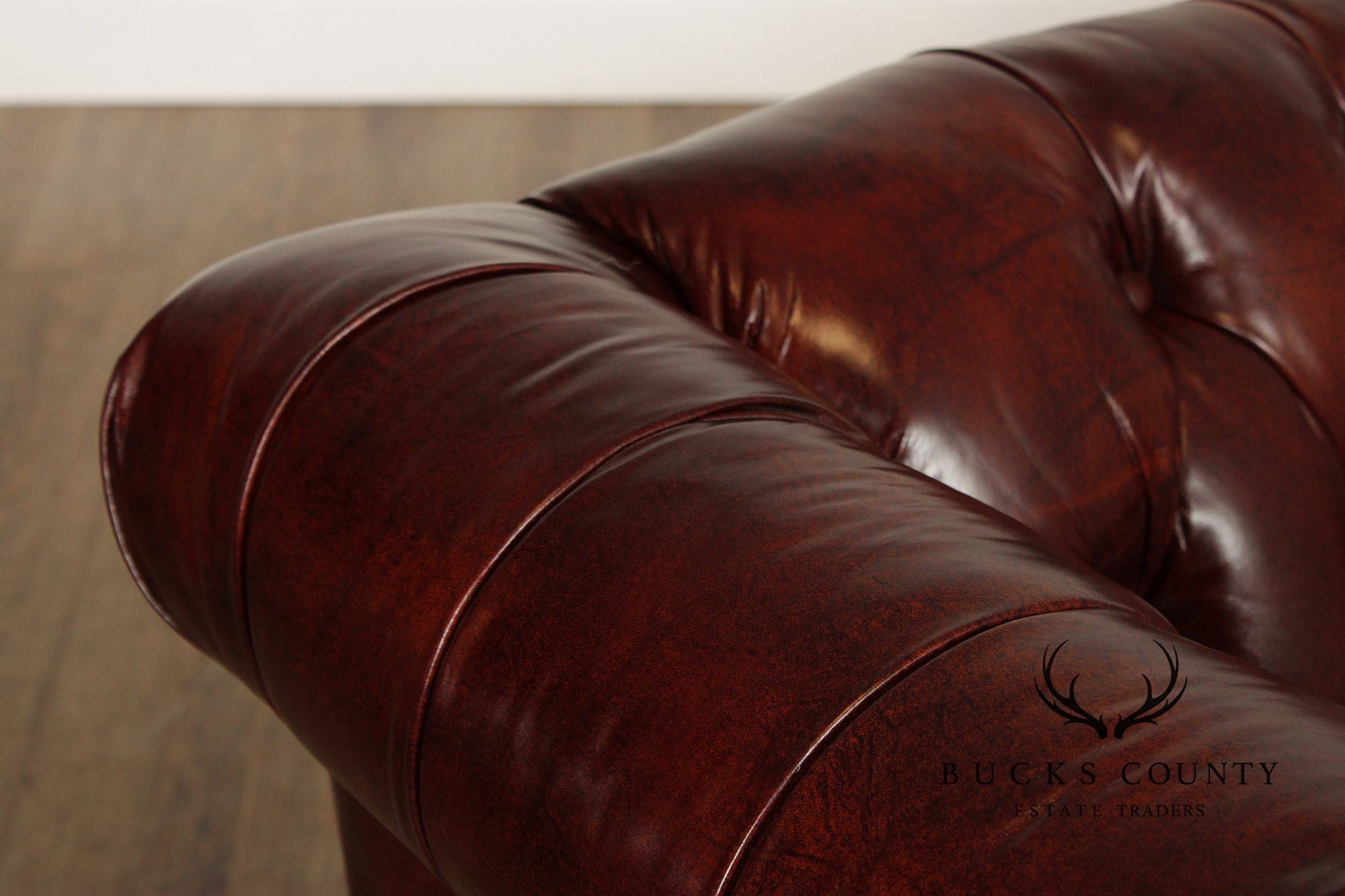 English Traditional Style Vintage Leather Chesterfield Sofa