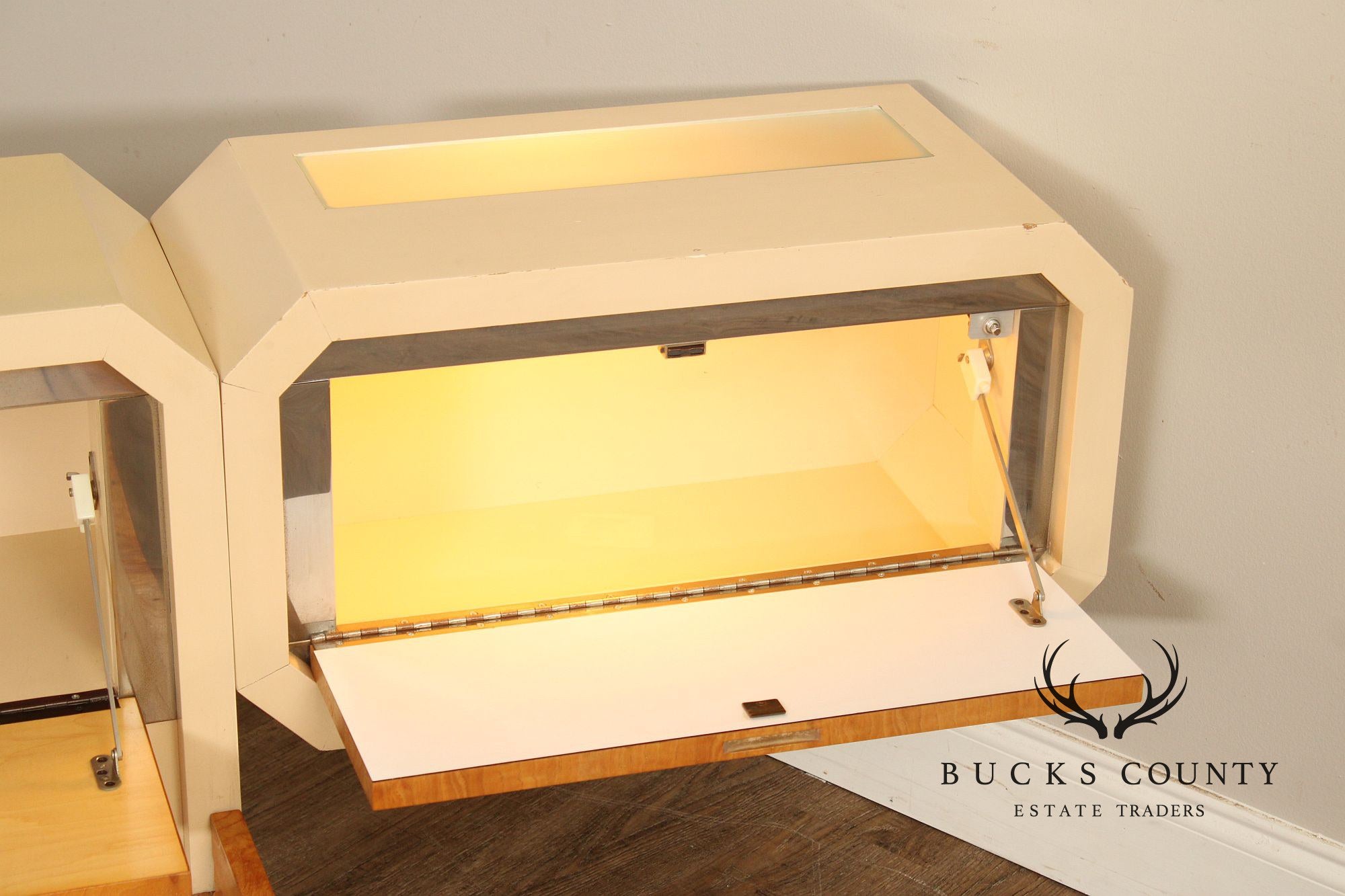 Pace Collection Mid Century Modern Burlwood Queen Size Platform Bed With Floating Headboard And Nightstands