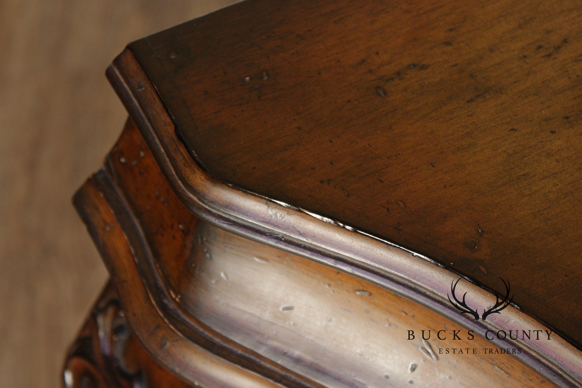 Italian Provincial Vintage Pair of Carved Bombe Commodes