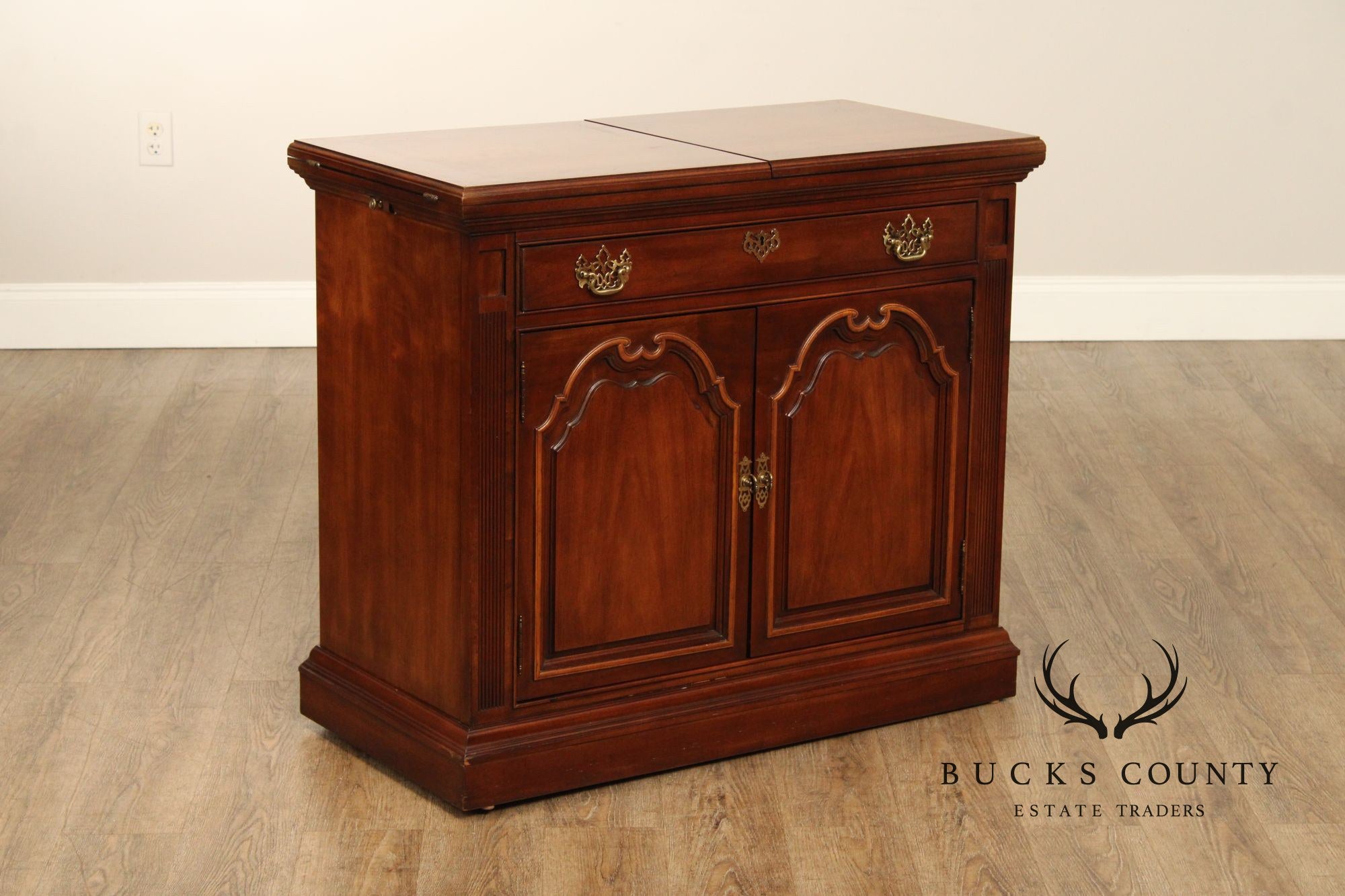 Thomasville Georgian Style Cherry Flip Top Server