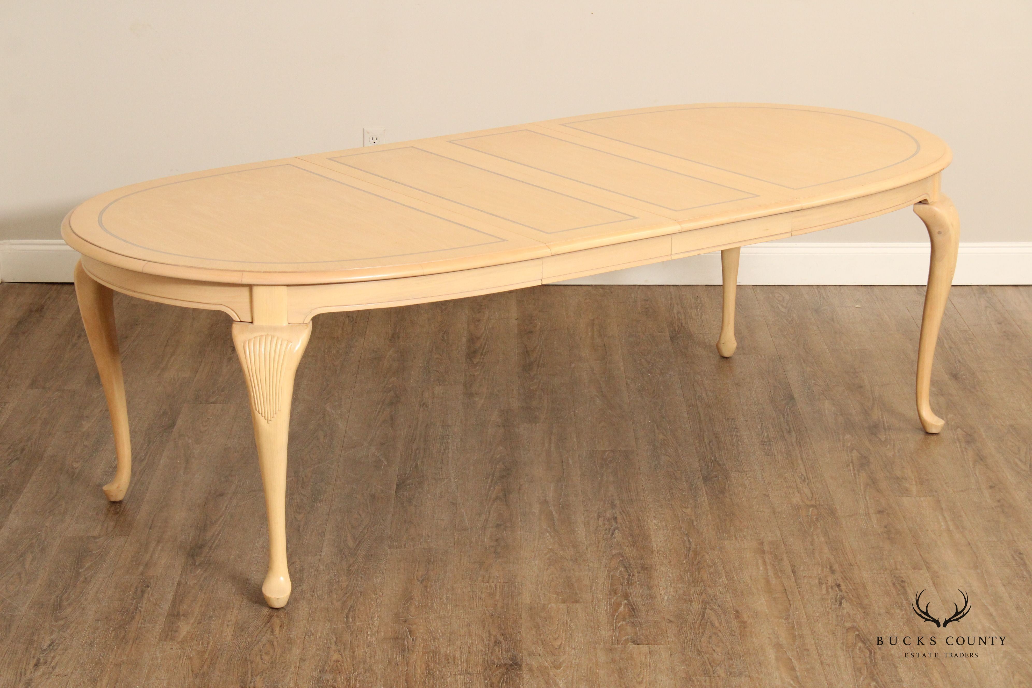 Bernhardt Queen Anne Style Expandable Oval Dining table