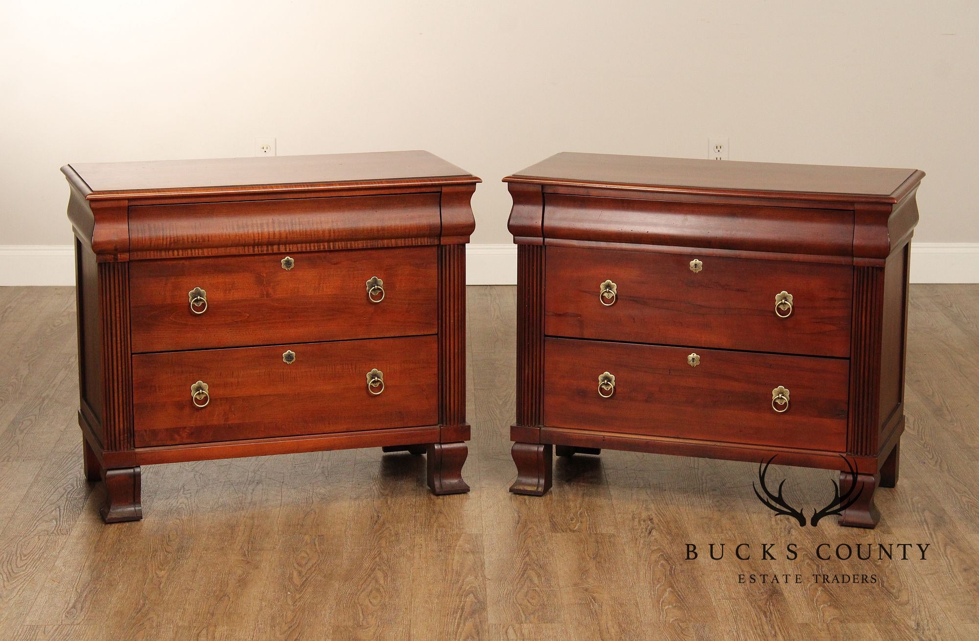 Ethan Allen 'British Classics' Pair of Bedside Chests Nightstands