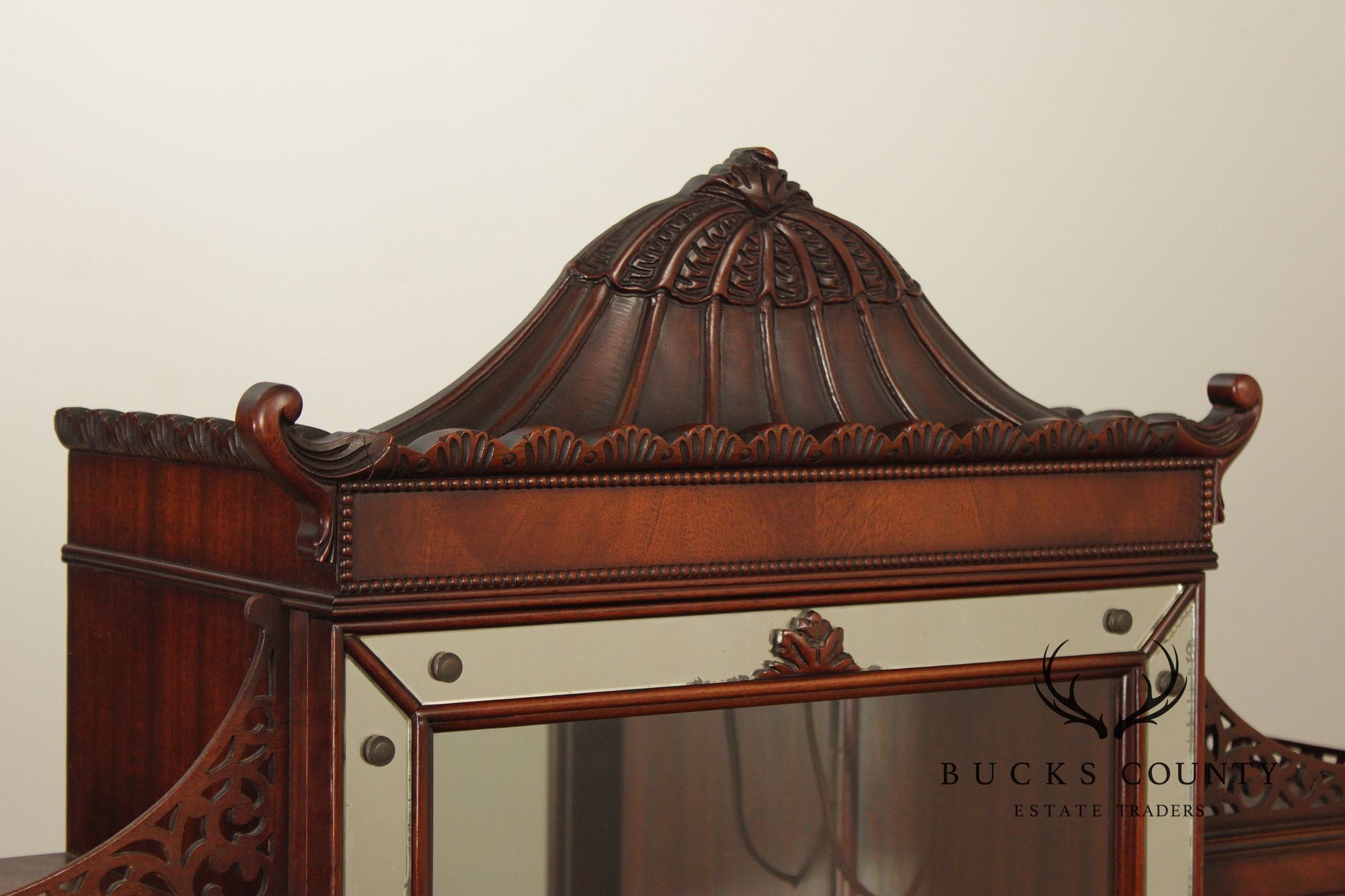 Weiman Heirloom Quality Chinese Chippendale Style Mahogany Vitrine Display Cabinet