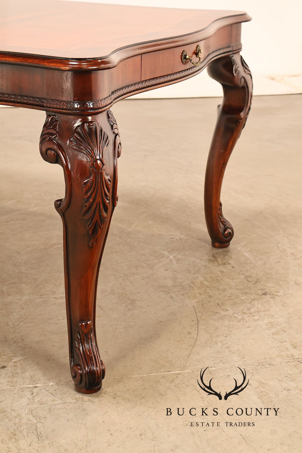 Henredon Georgian Style Banded Mahogany Expandable Dining Table