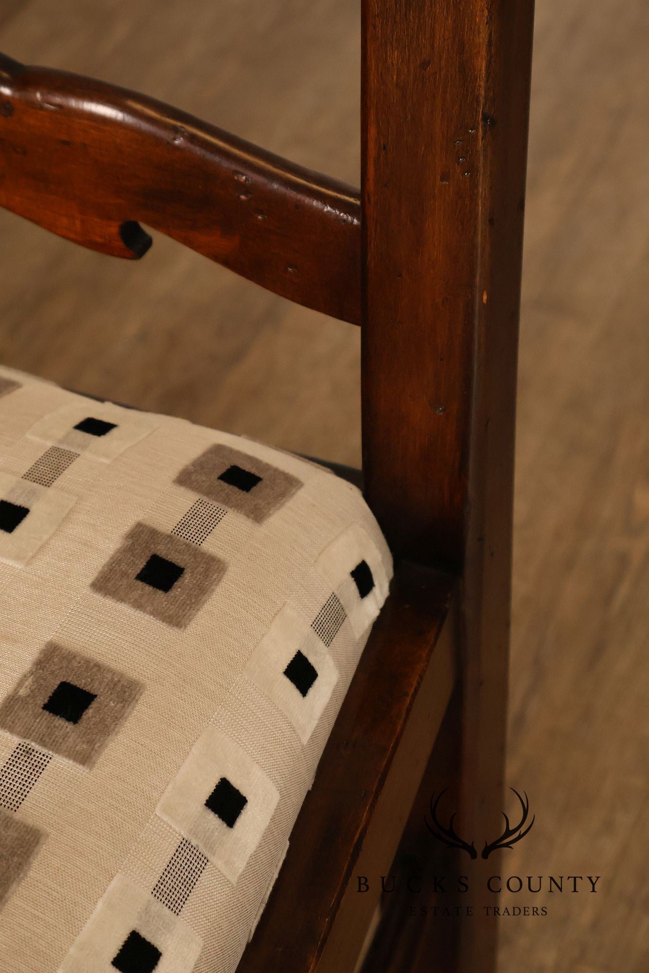 English Traditional Set Of Eight Custom Quality Ladderback Dining Chairs