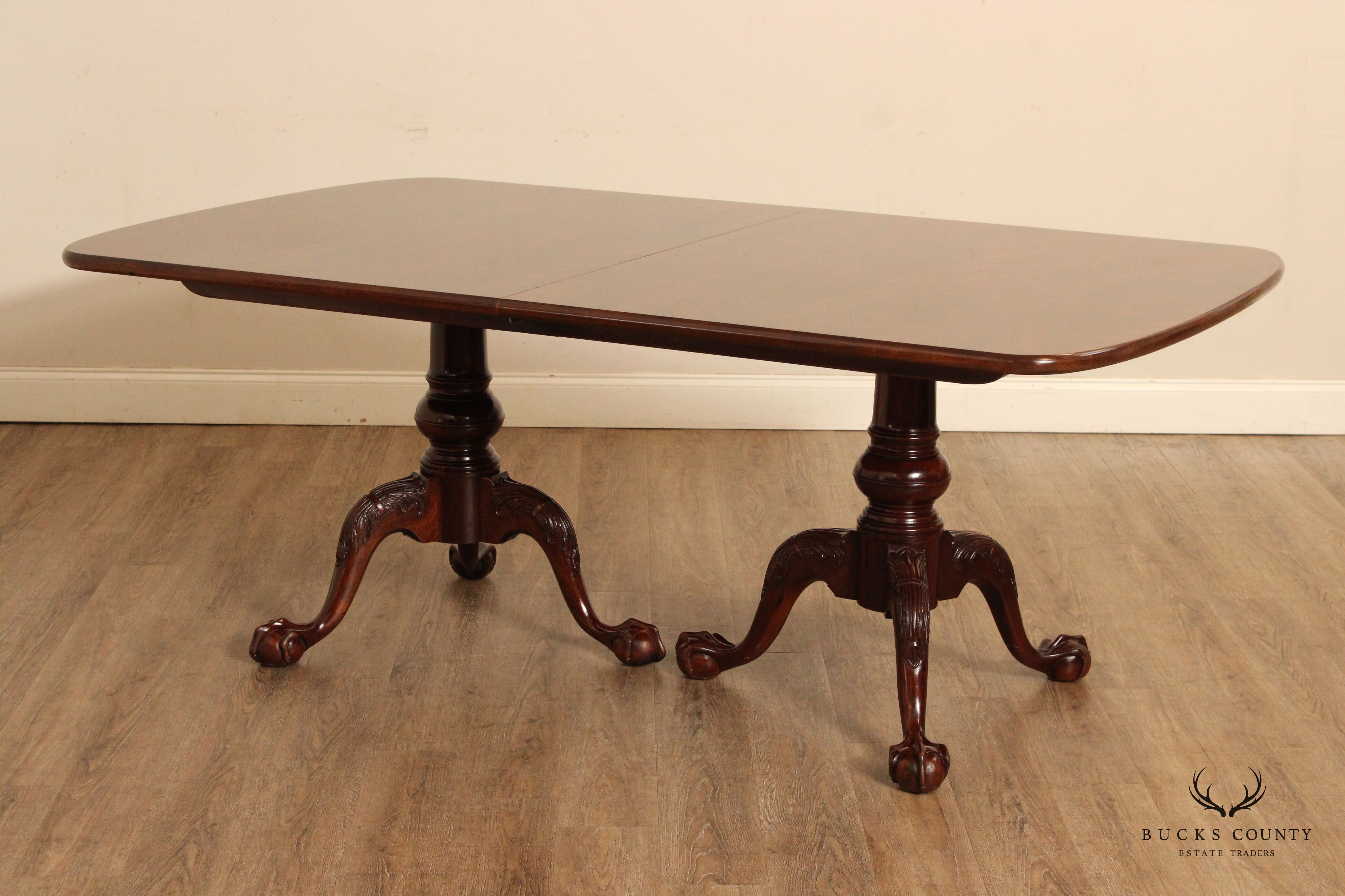 Henredon Georgian Style Flame Mahogany Double Pedestal Dining Table