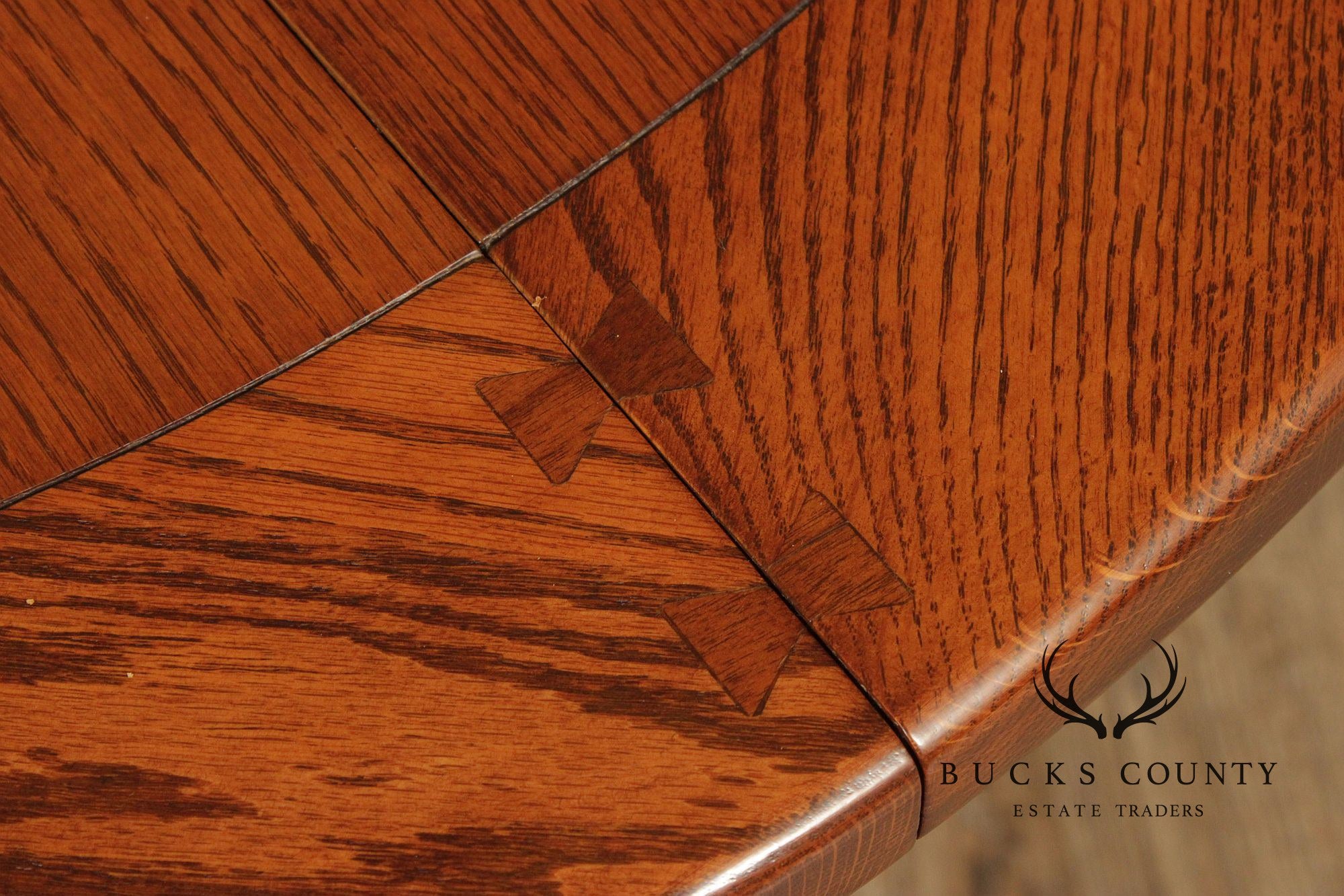 Romweber Round Viking Oak Expandable Dining Table With Four Leaves