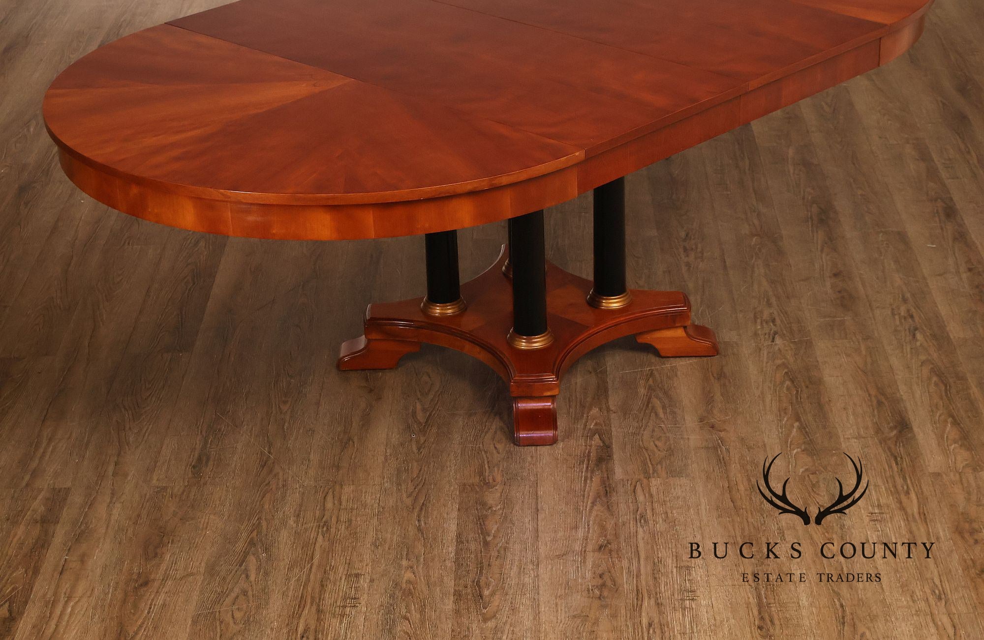 Ethan Allen 'Medallion' Cherry Round Pedestal Dining Table