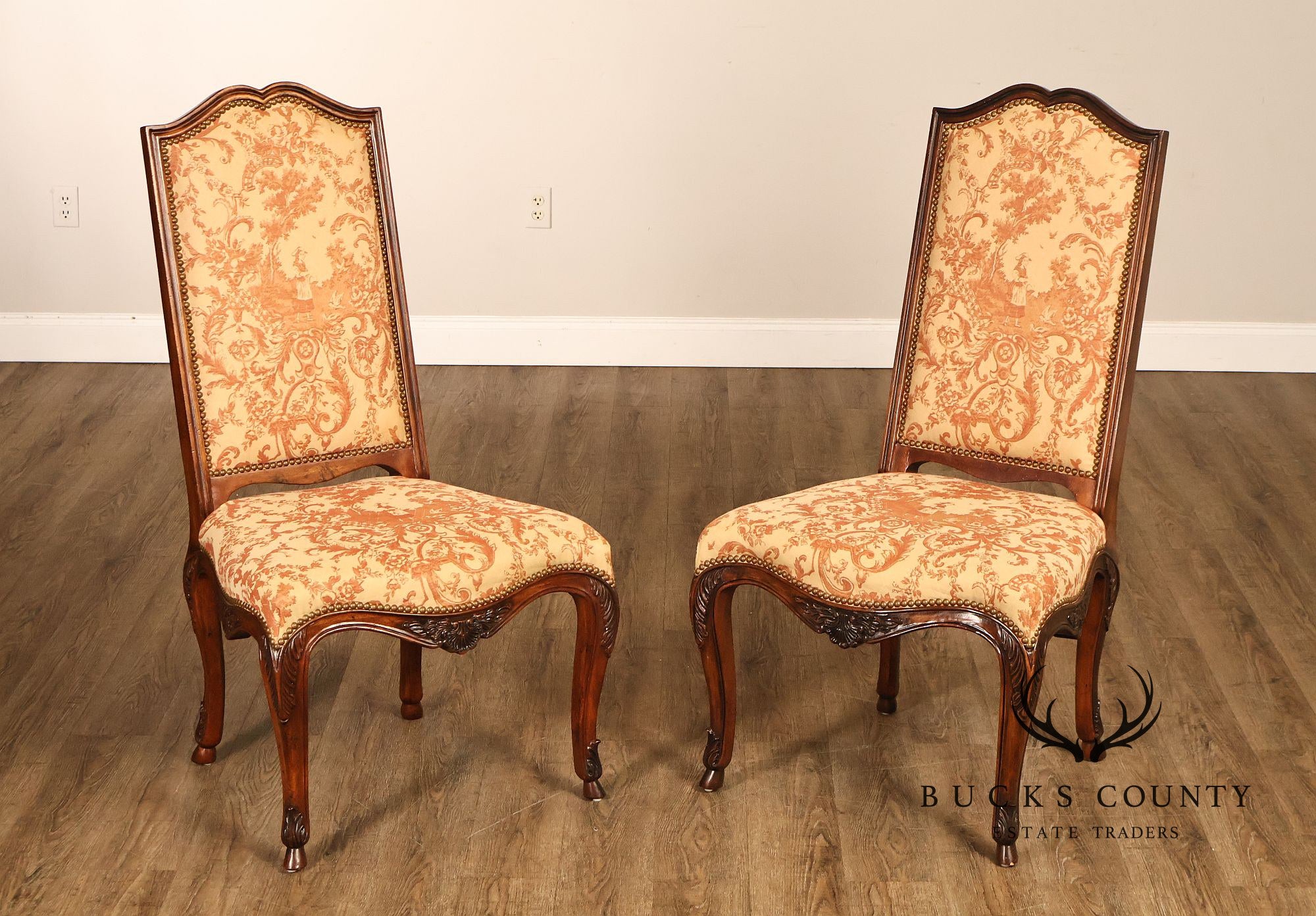 Henredon French Louis XV Style Pair of Carved Side Dining Chairs