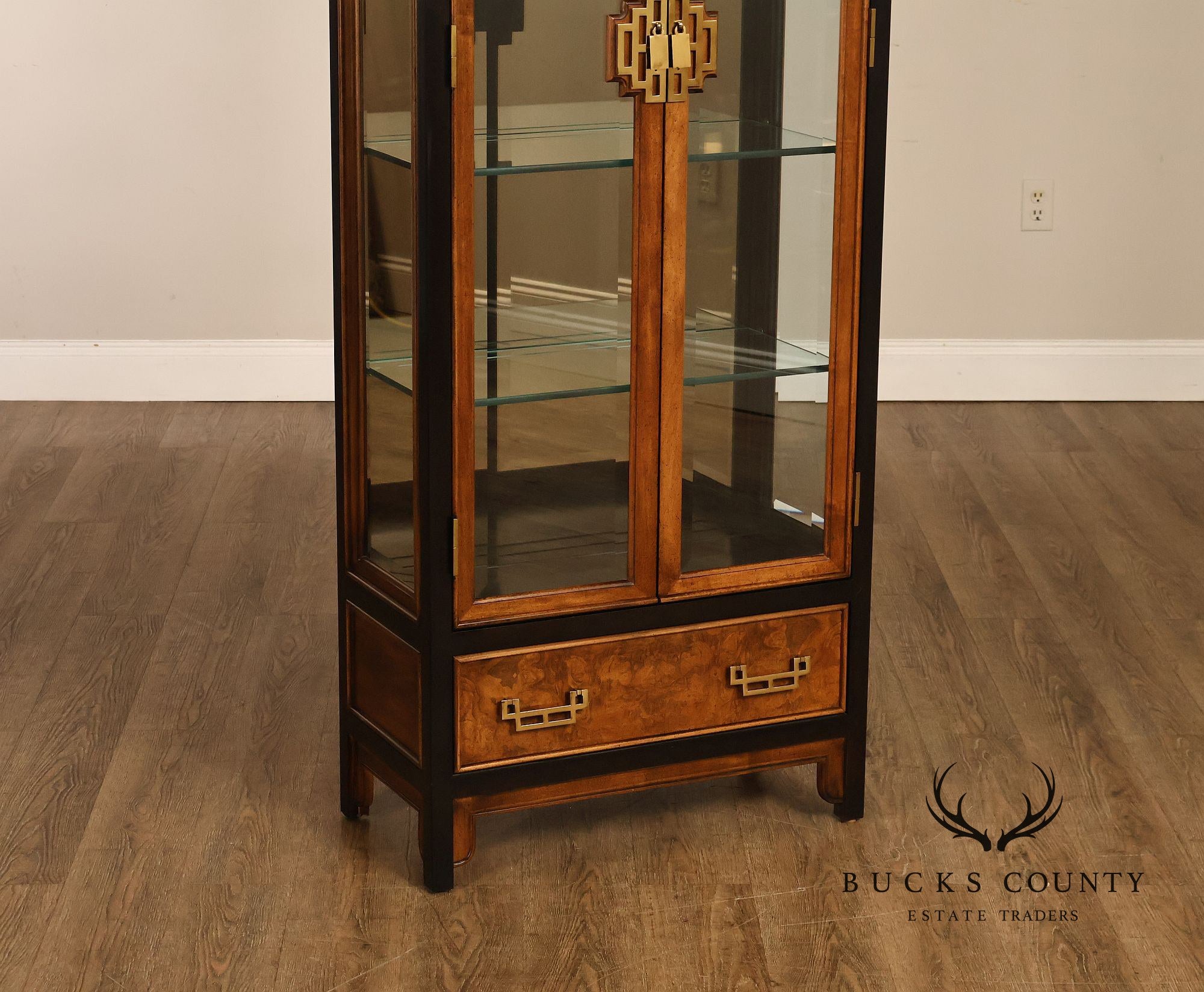 Century Furniture Raymond Sobota Asian Inspired Chin Hua Lighted Glass Curio Cabinet