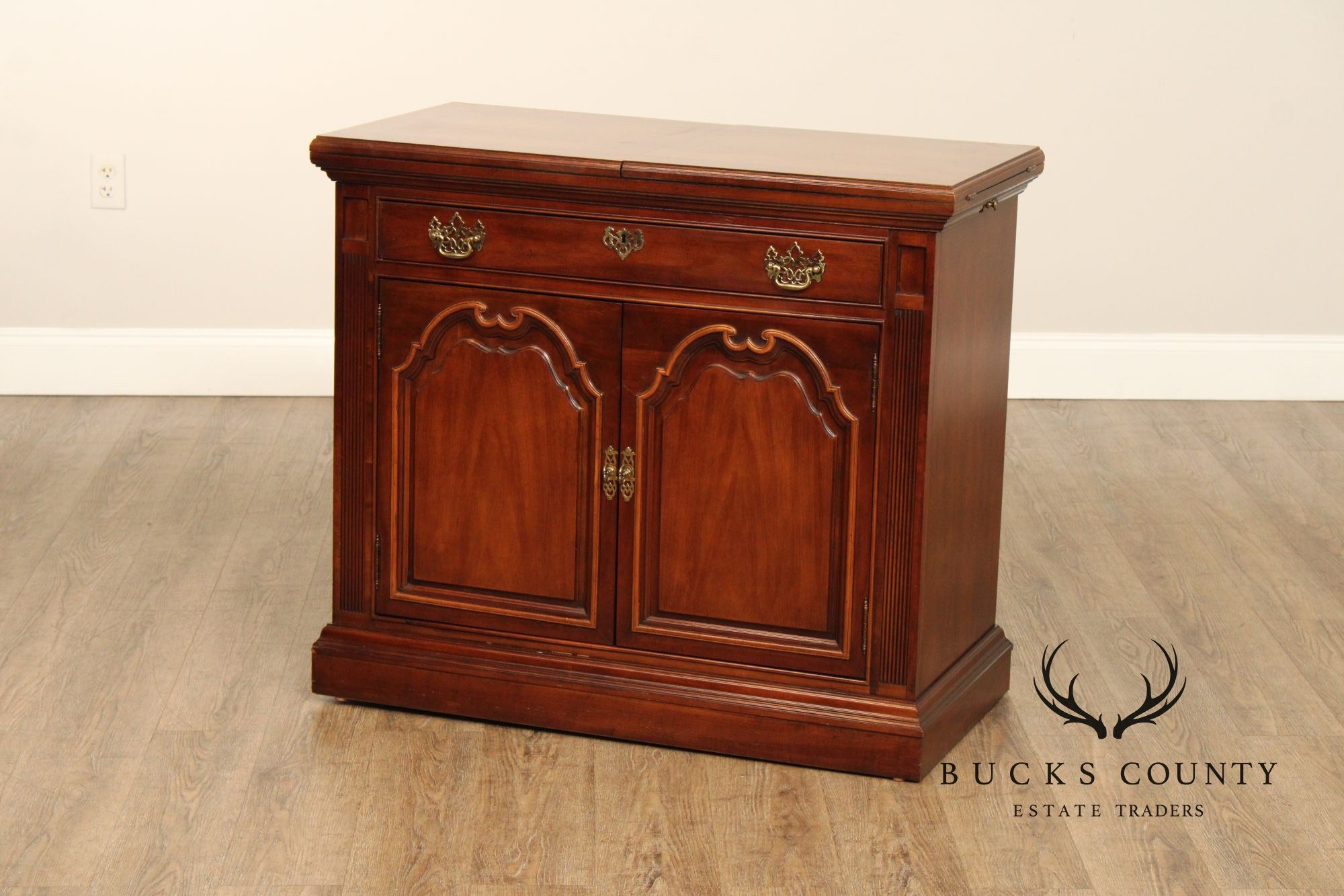 Thomasville Georgian Style Cherry Flip Top Server