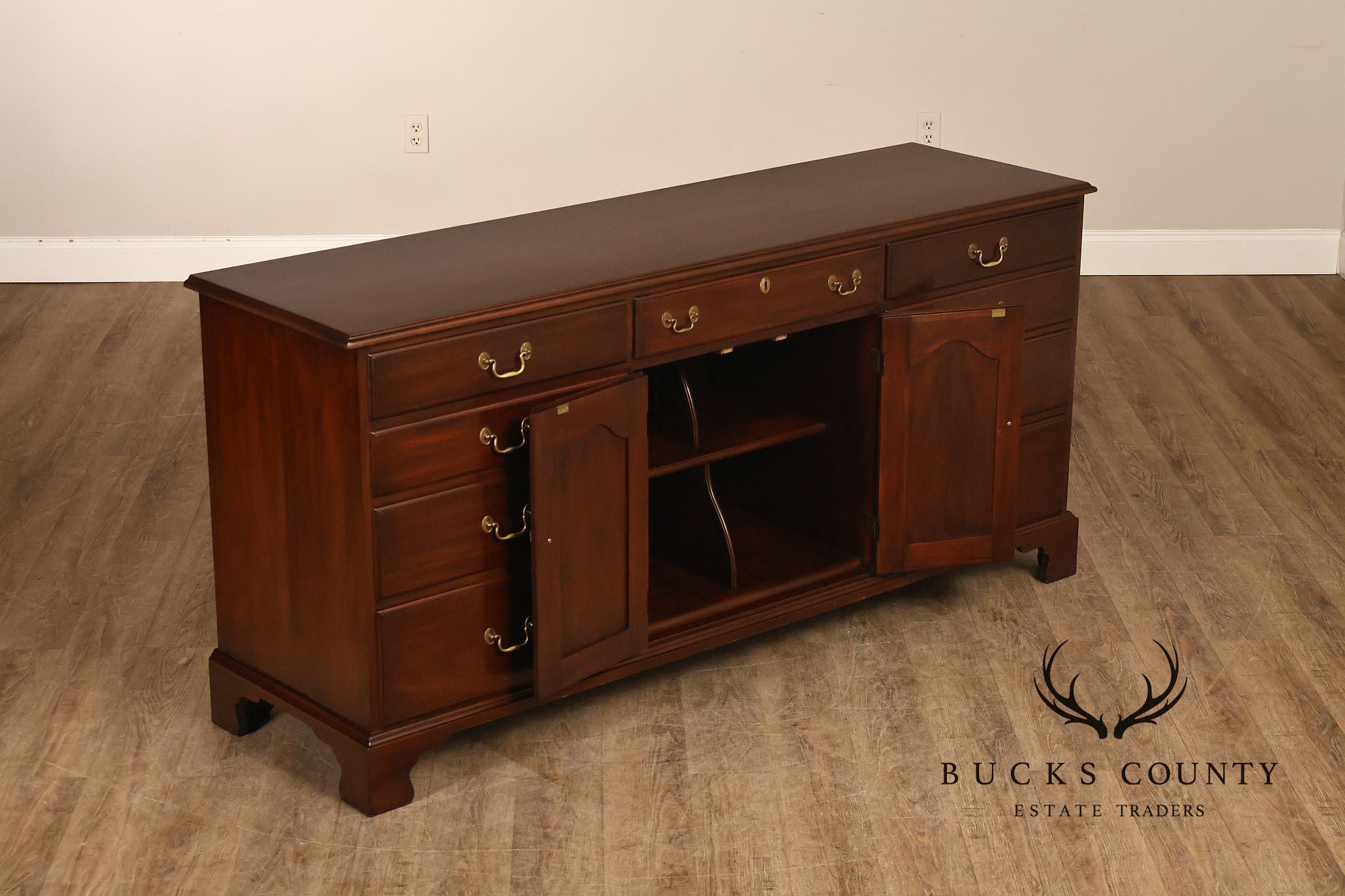 Henkel Harris Virginia Galleries Vintage Mahogany Long Dresser