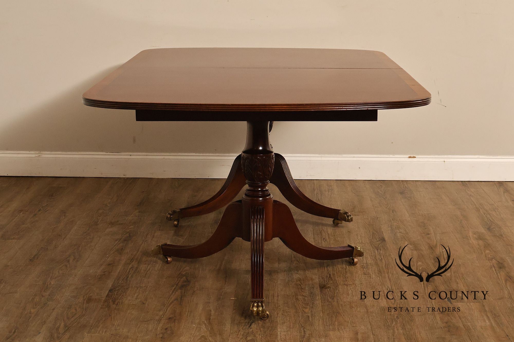 Hickory Chair Banded Mahogany Expandable Dining Table With Two Leaves